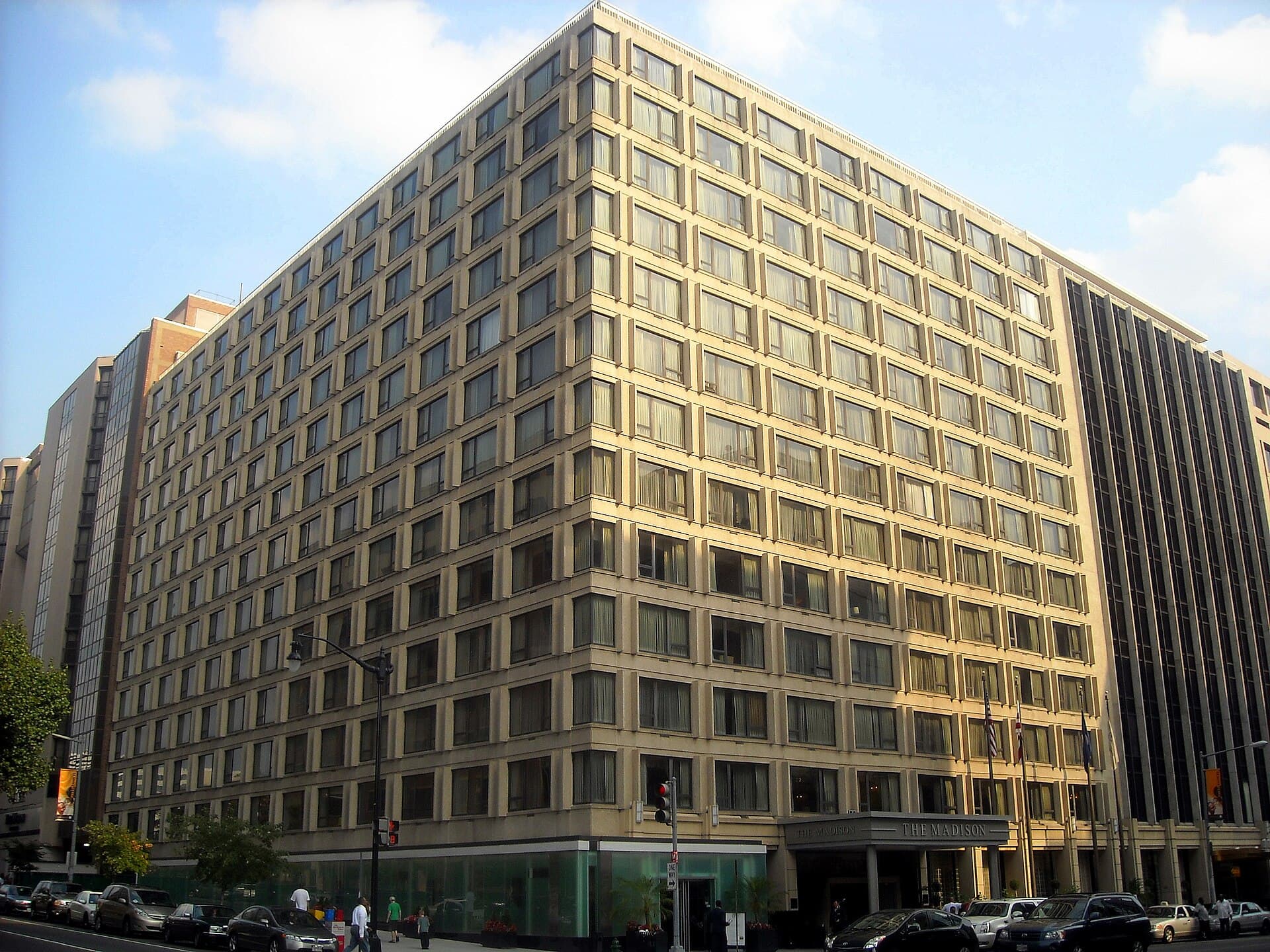 Loews Madison Hotel (via Wikimedia Commons, CC BY-SA 4.0)