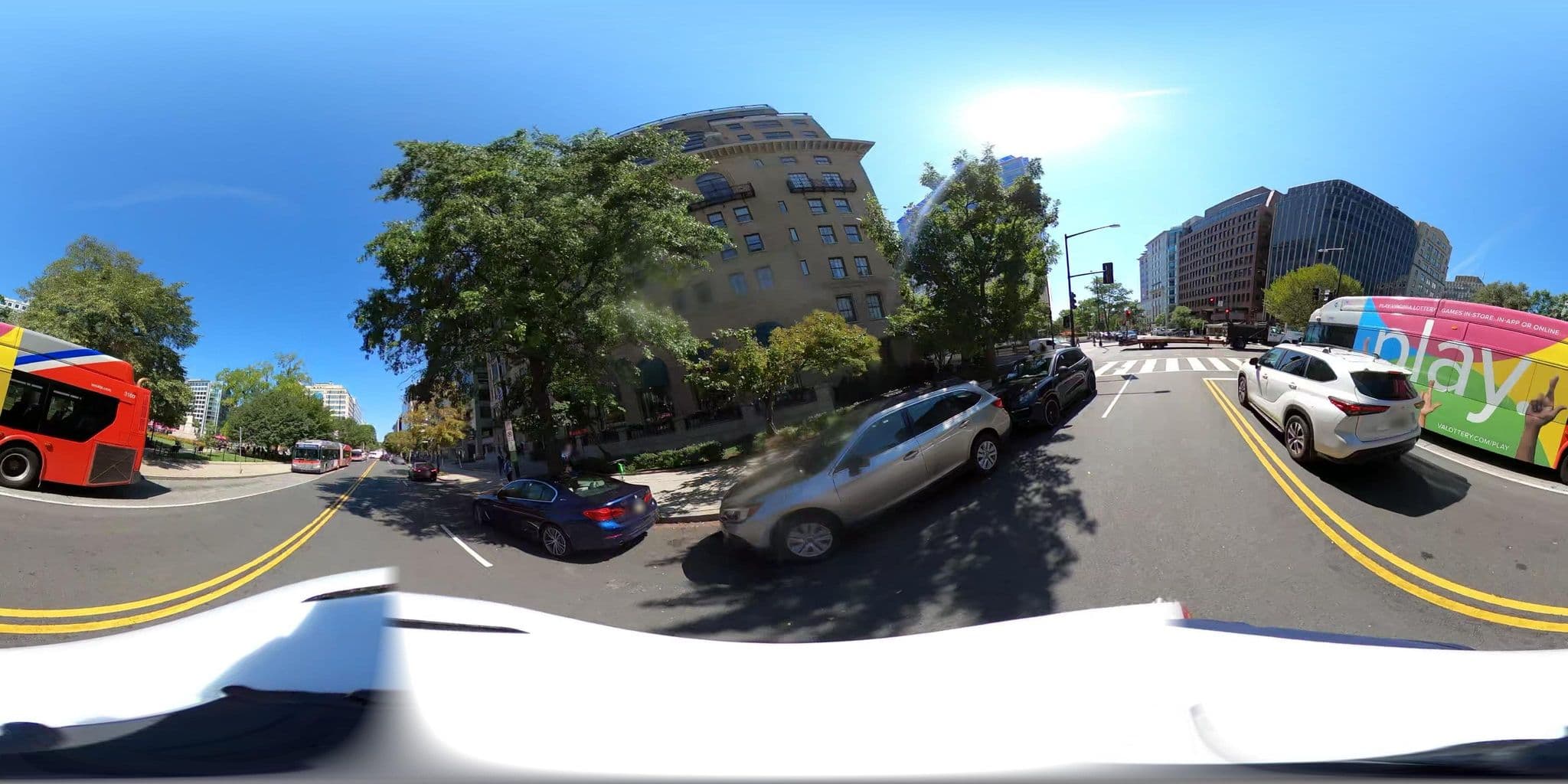 Street view near Army and Navy Club, Golden Triangle — © NickMole (CC BY-SA · Mapillary)