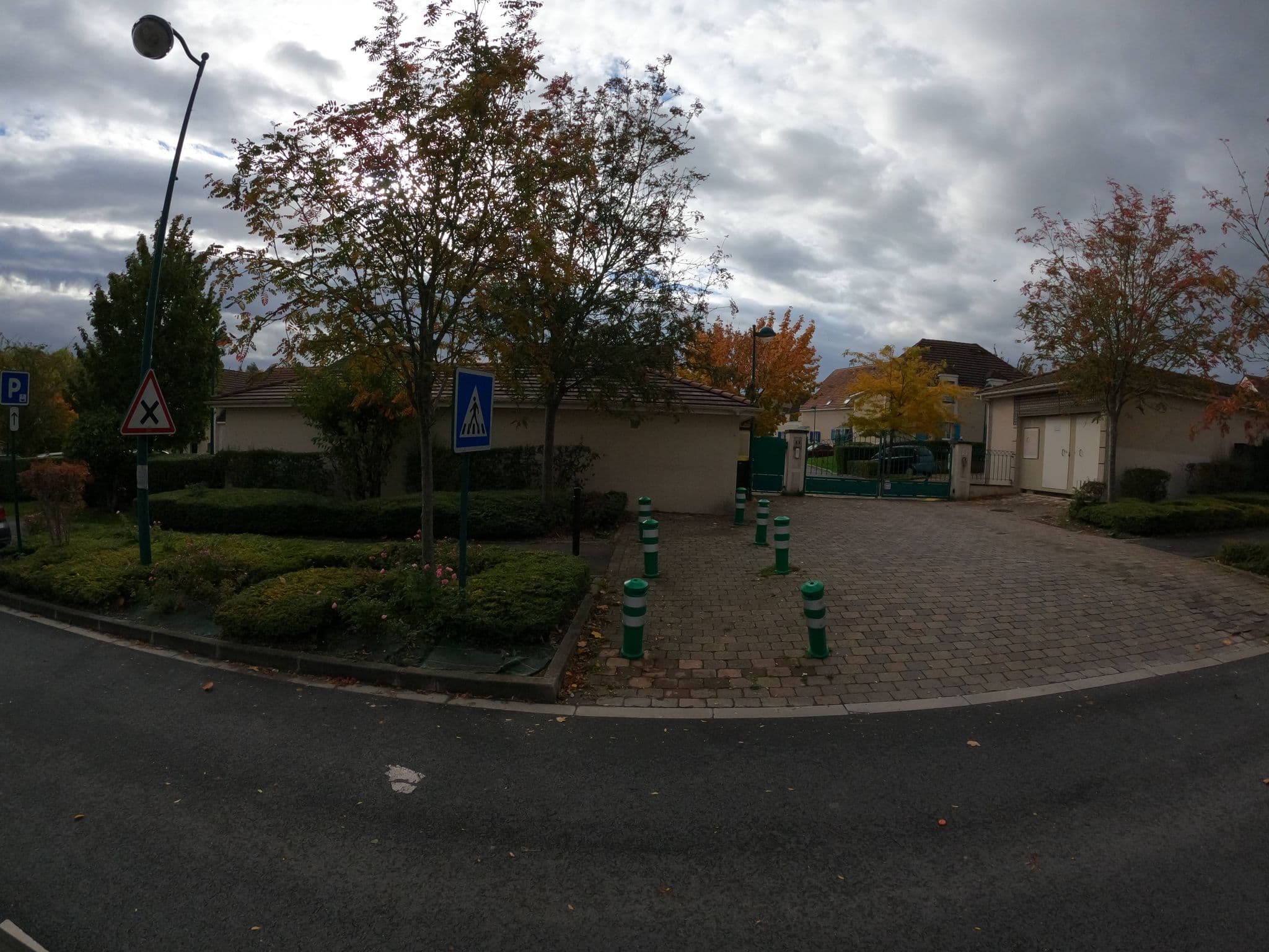 Street view near Hôtel Adagio Access Marne-la-Vallée Magny Le Hongre, Magny-le-Hongre — © stephanep (CC BY-SA · Mapillary)