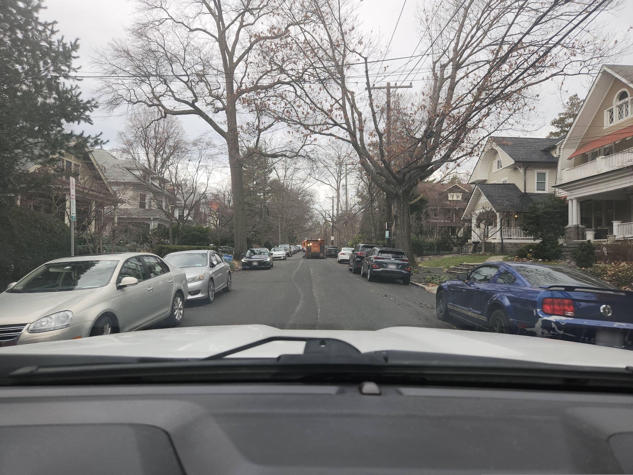 Street view near The Parkway Apartments in DC, Woodley Park — © dcsweep_Kyle (CC BY-SA · Mapillary)
