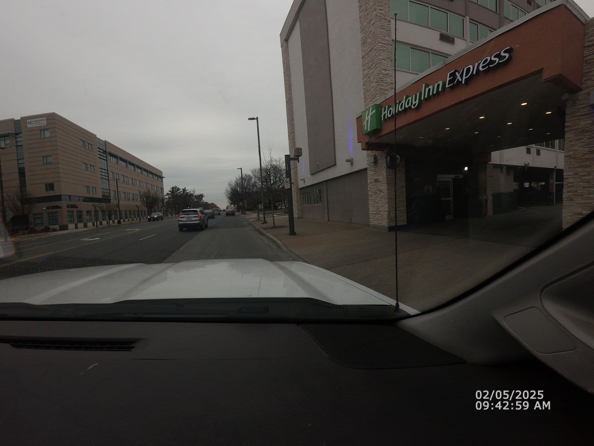 Street view near Comfort Inn - DC Gateway, Silver Spring — © hramirez (CC BY-SA · Mapillary)