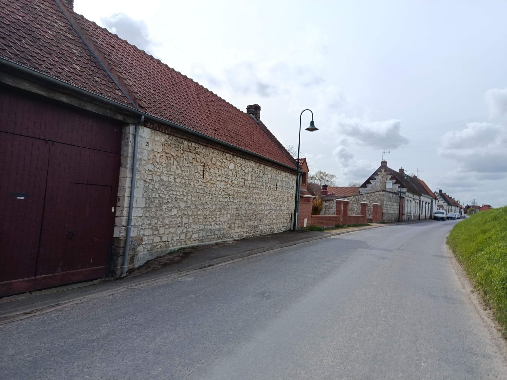 Street view near Chez Fifine, Mont-Saint-Éloi — © kritic (CC BY-SA · Mapillary)