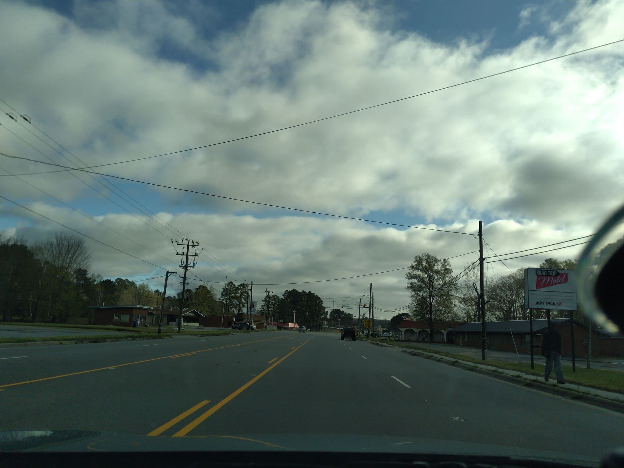 Street view near Pine Tree Motel, Edenton — © sparks (CC BY-SA · Mapillary)