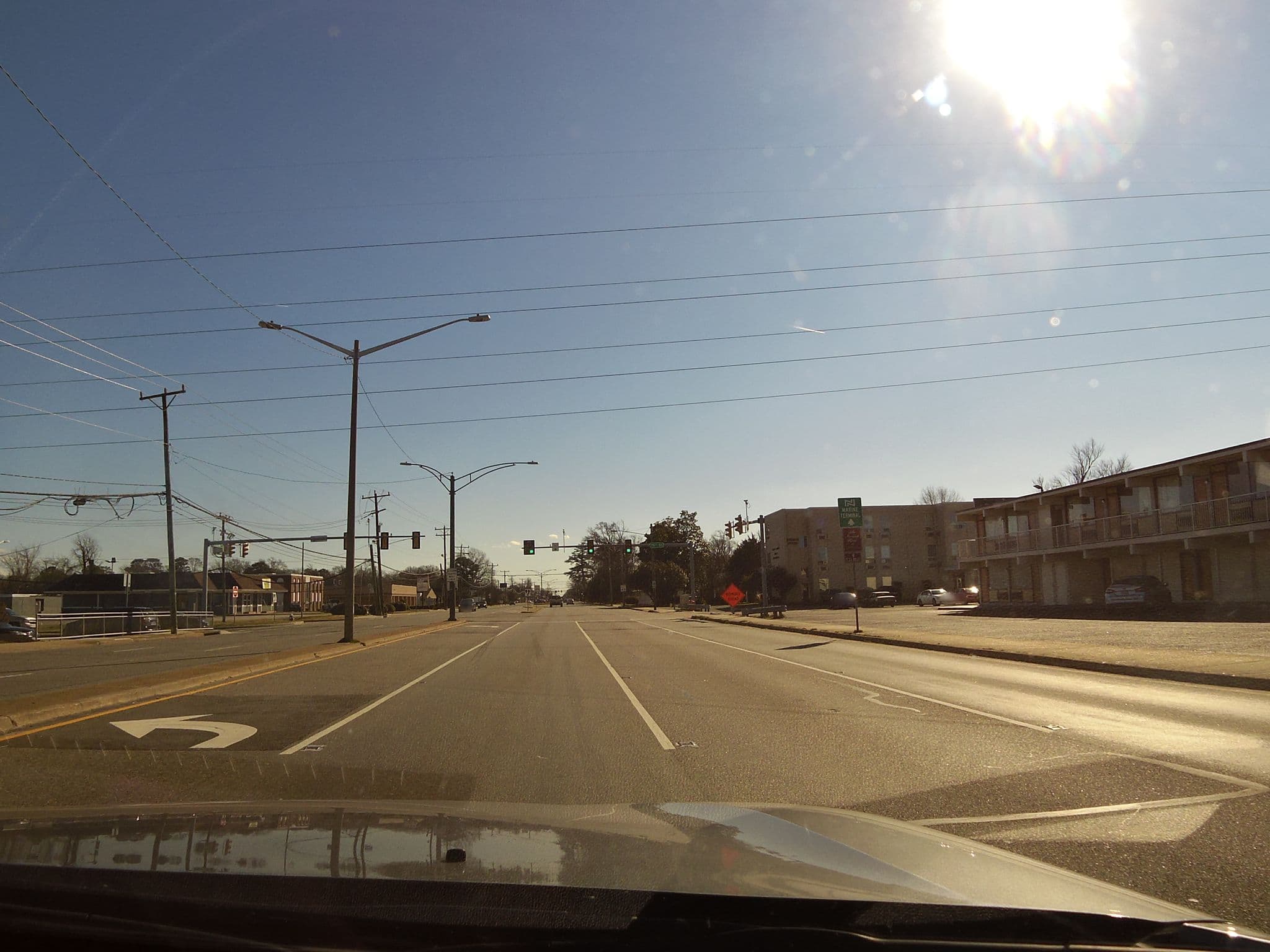 Street view near Travellers Inn, Newport News — © allen (CC BY-SA · Mapillary)