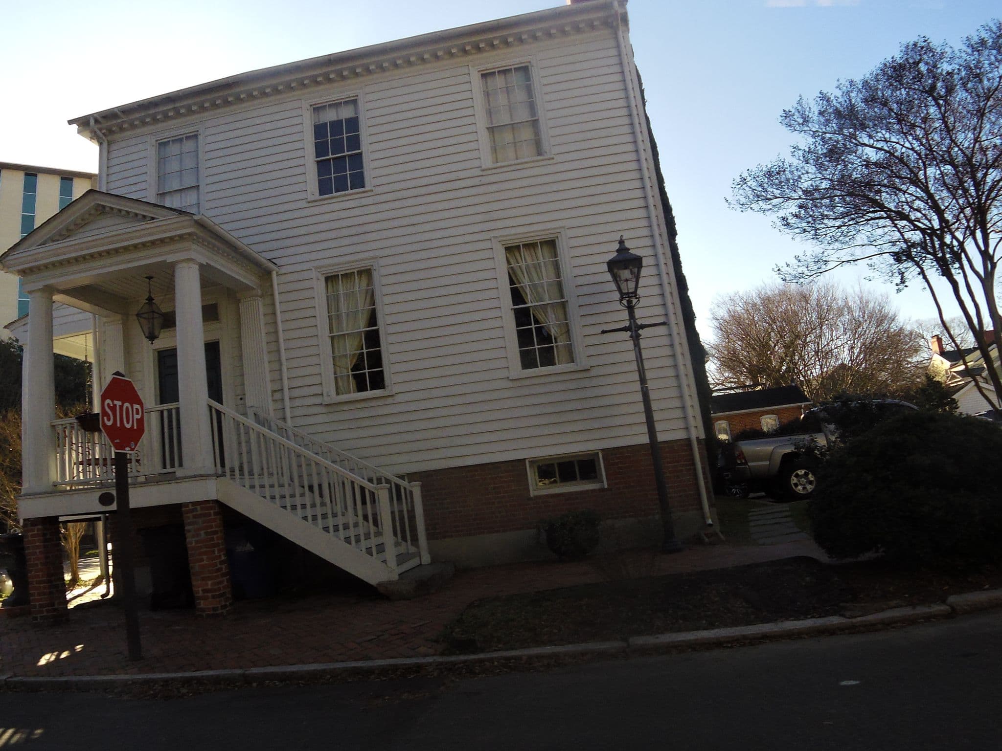 Street view near The Patriot Inn Bed & Breakfast, Portsmouth — © allen (CC BY-SA · Mapillary)