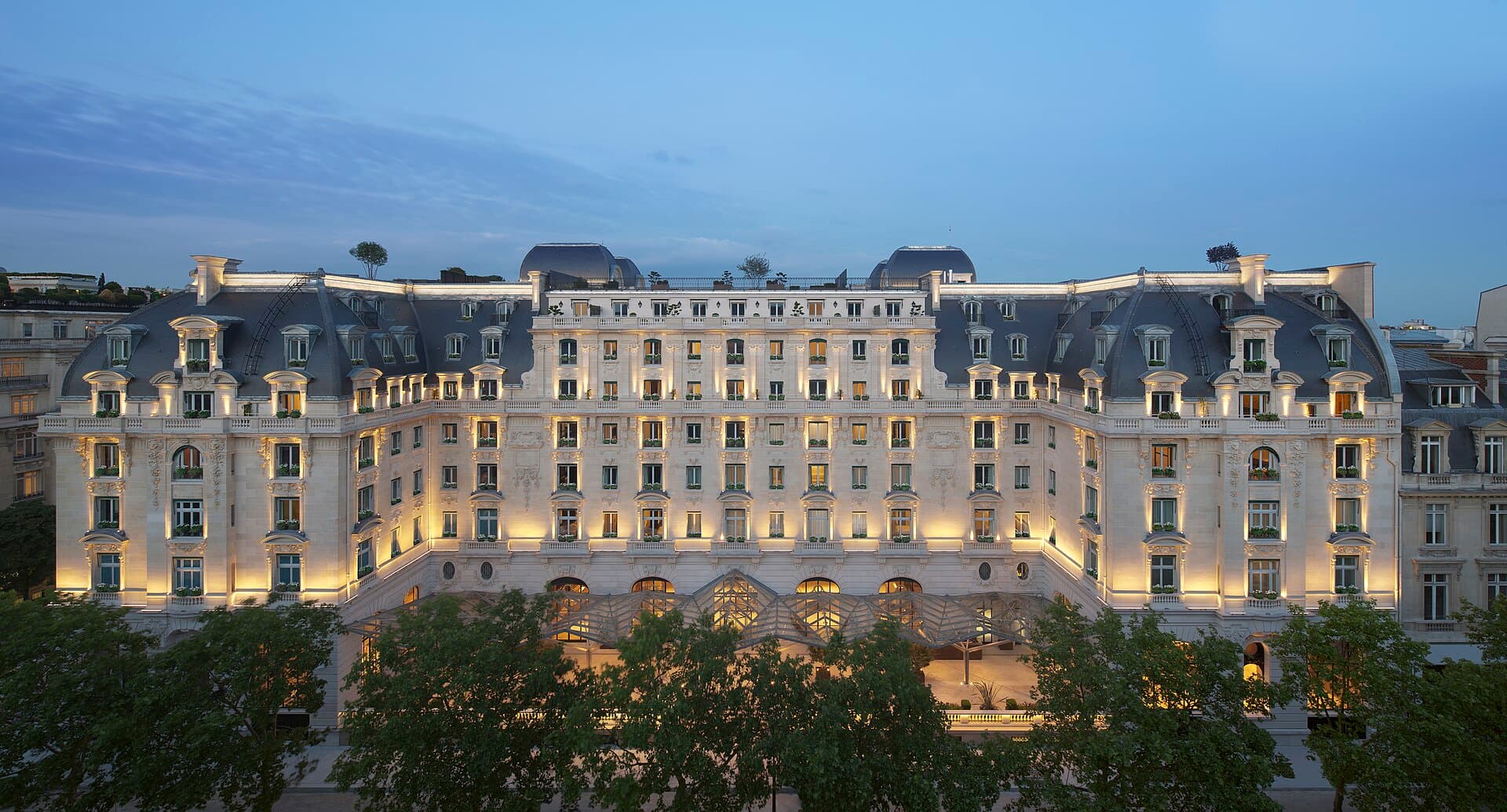 The Peninsula Paris (via Wikimedia Commons, CC BY-SA 4.0)
