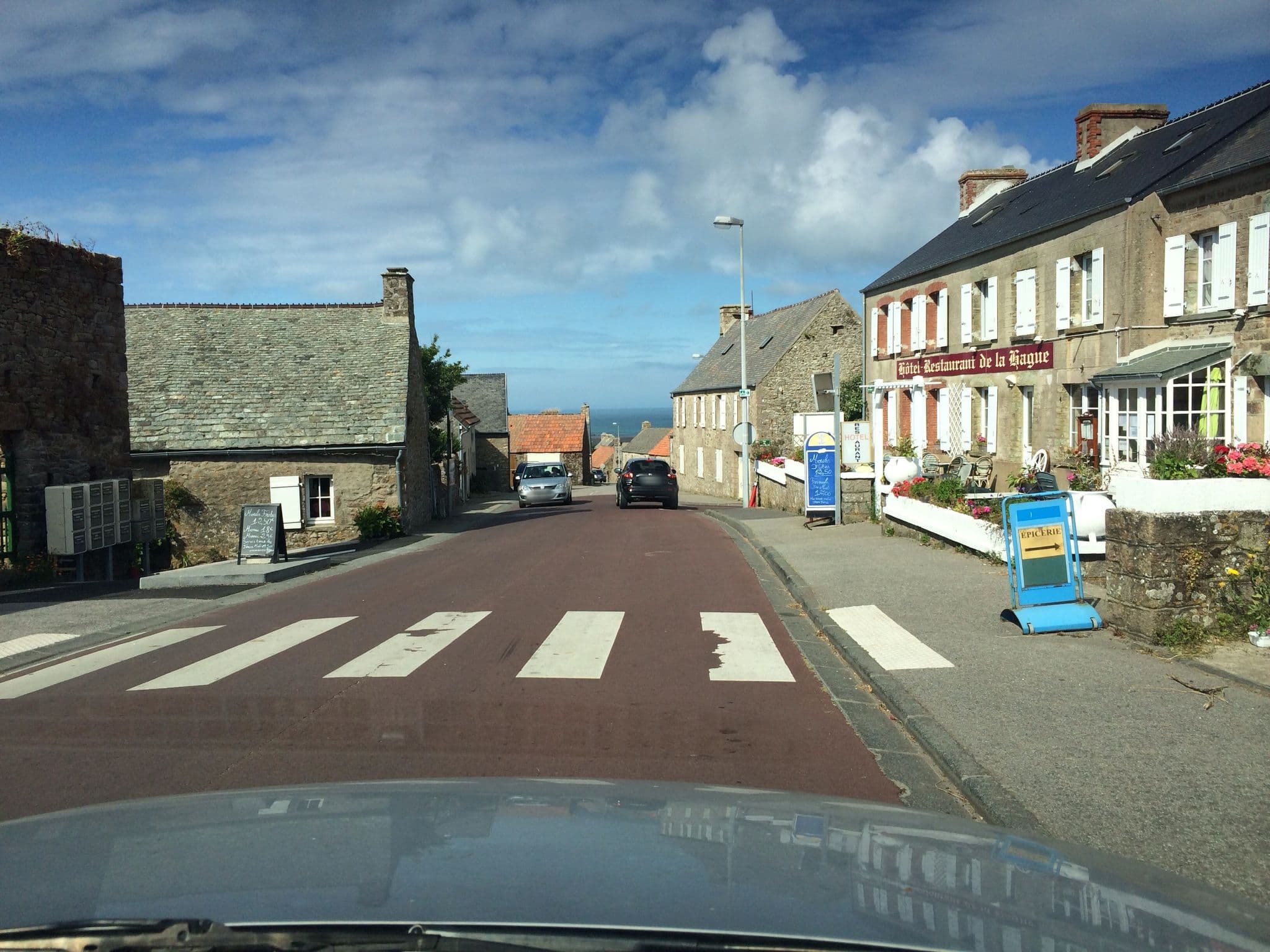 Street view near Hôtel du Captel-Restaurant de la Hague, Beaumont-Hague — © cquest (CC BY-SA · Mapillary)