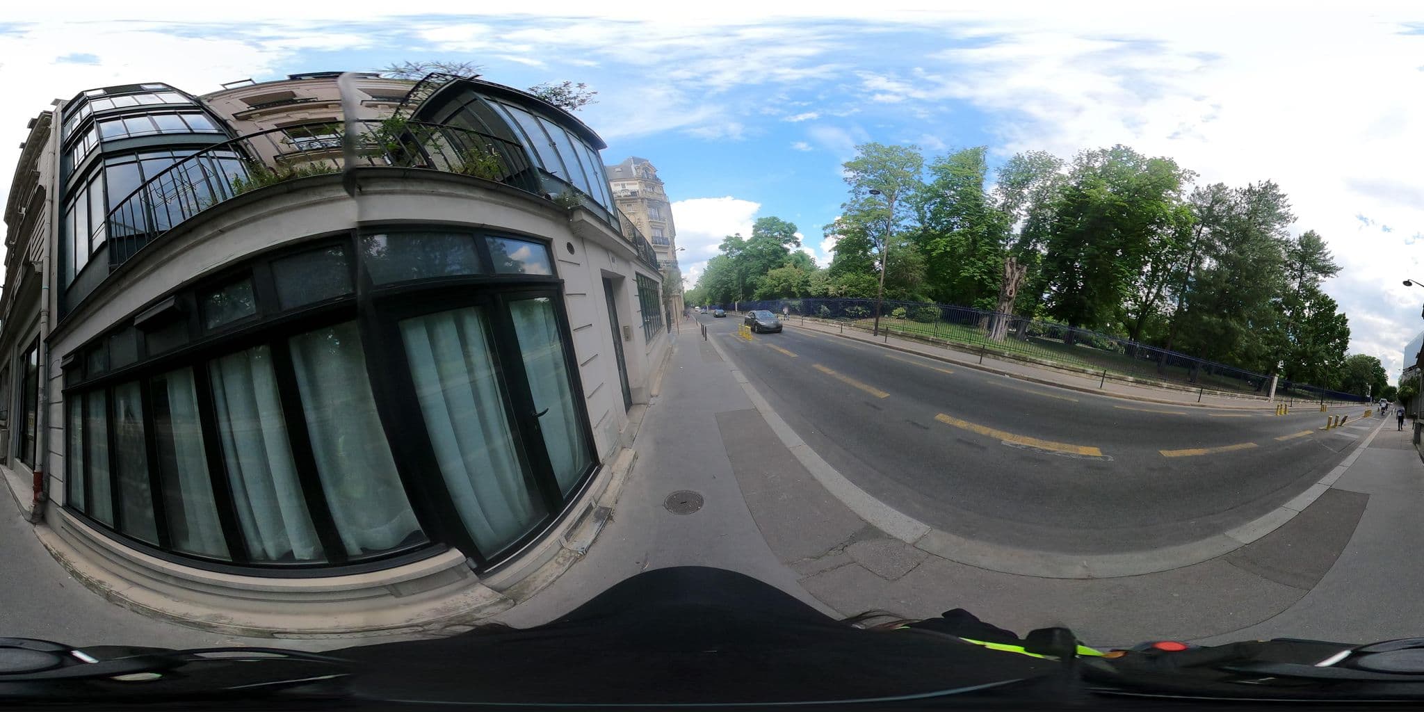 Street view near Hôtel du Parc Montsouris, Gentilly — © noemiereichardt (CC BY-SA · Mapillary)