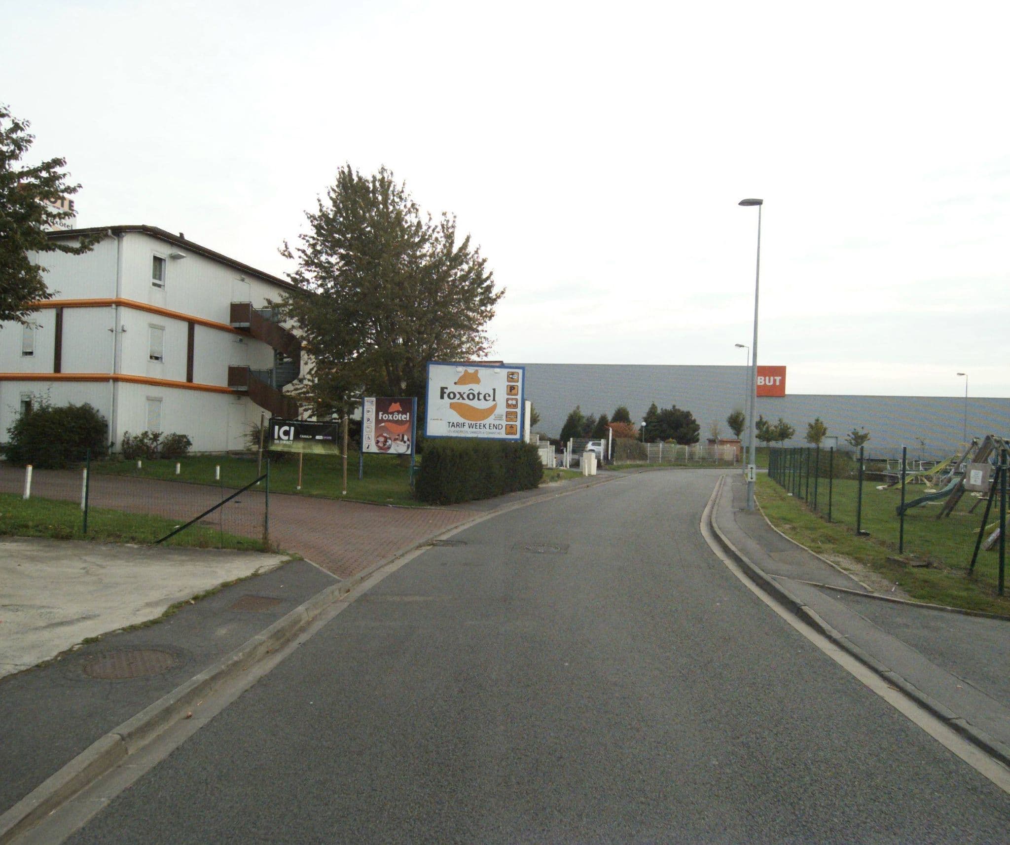 Street view near Hôtel moustache, Seclin — © melimmergis (CC BY-SA · Mapillary)