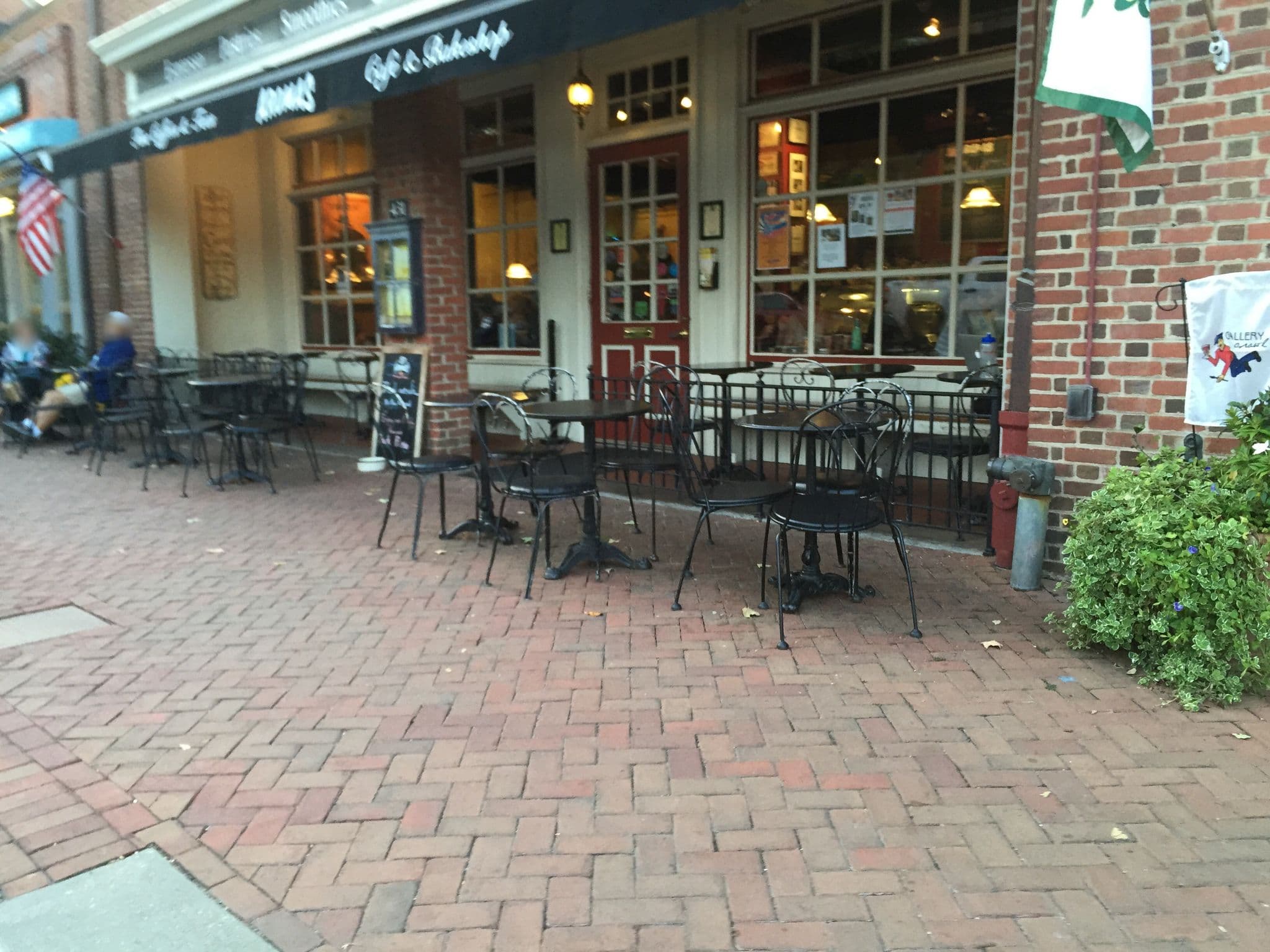 Street view near Fife and Drum Inn, Gloucester Point — © mxn23456 (CC BY-SA · Mapillary)