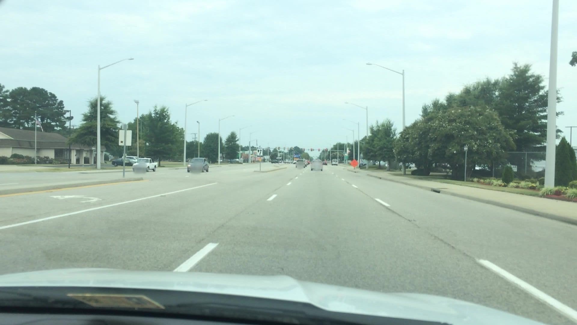 Street view near Newport News Inn, Gloucester Point — © lvl5 (CC BY-SA · Mapillary)