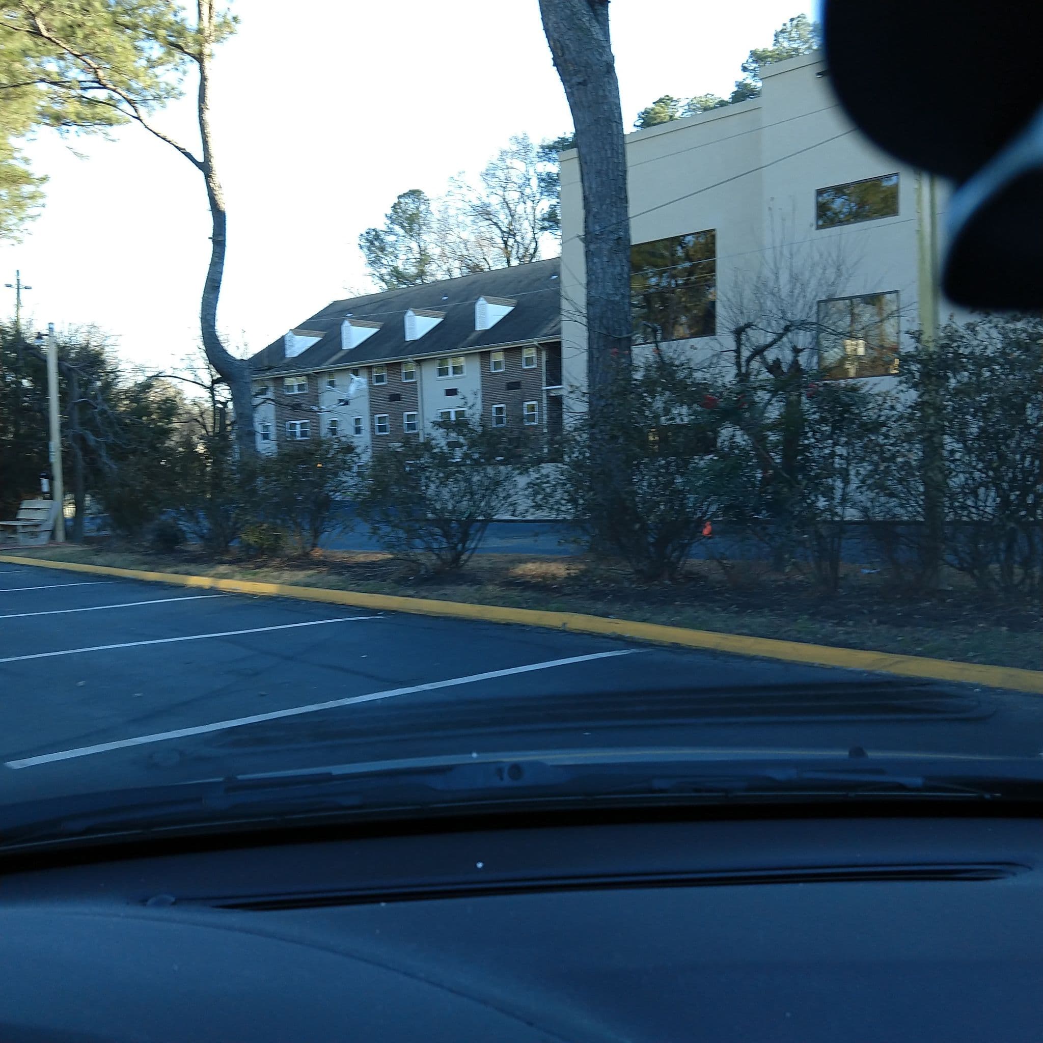 Street view near La Quinta Inn & Suites Williamsburg, Gloucester Point — © mapillary01730 (CC BY-SA · Mapillary)