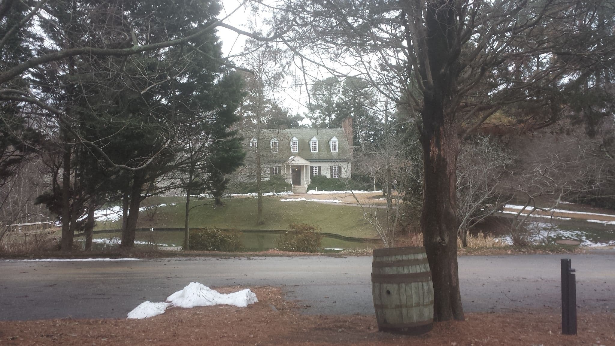 Street view near East Lounge Williamsburg Inn, Gloucester Point — © jbthemilker (CC BY-SA · Mapillary)