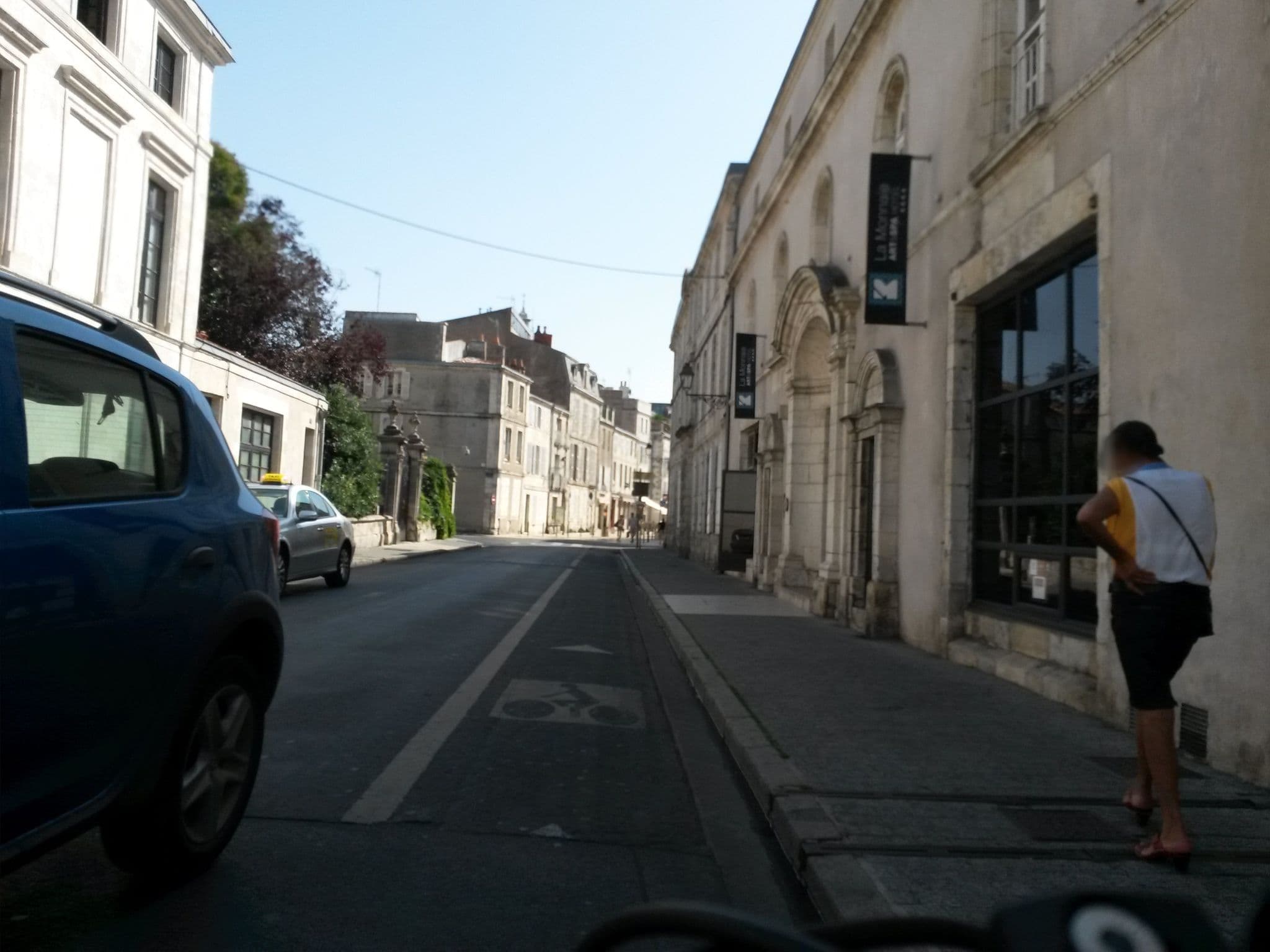 Street view near La Monnaie, La Rochelle — © rausk (CC BY-SA · Mapillary)