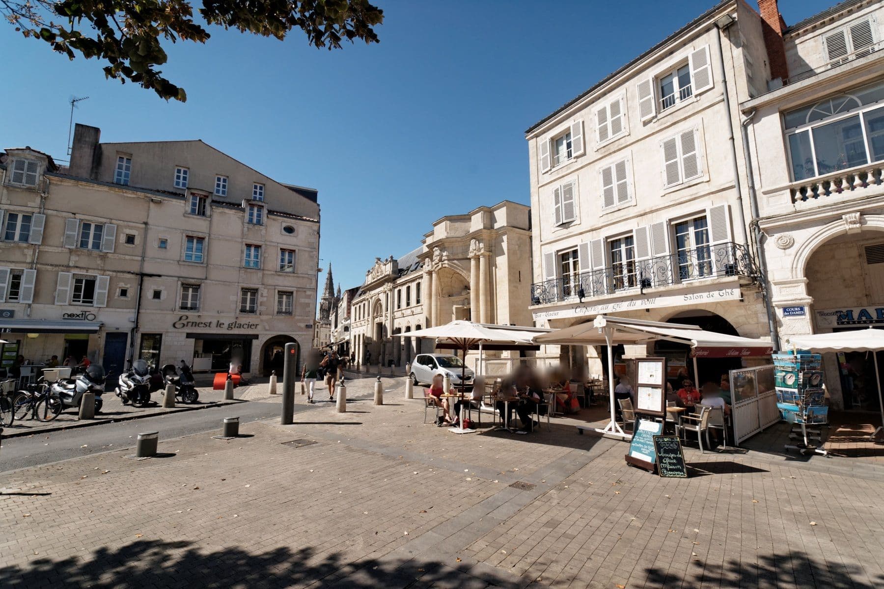Street view near Hôtel de l'Océan, La Rochelle — © txllxt (CC BY-SA · Mapillary)