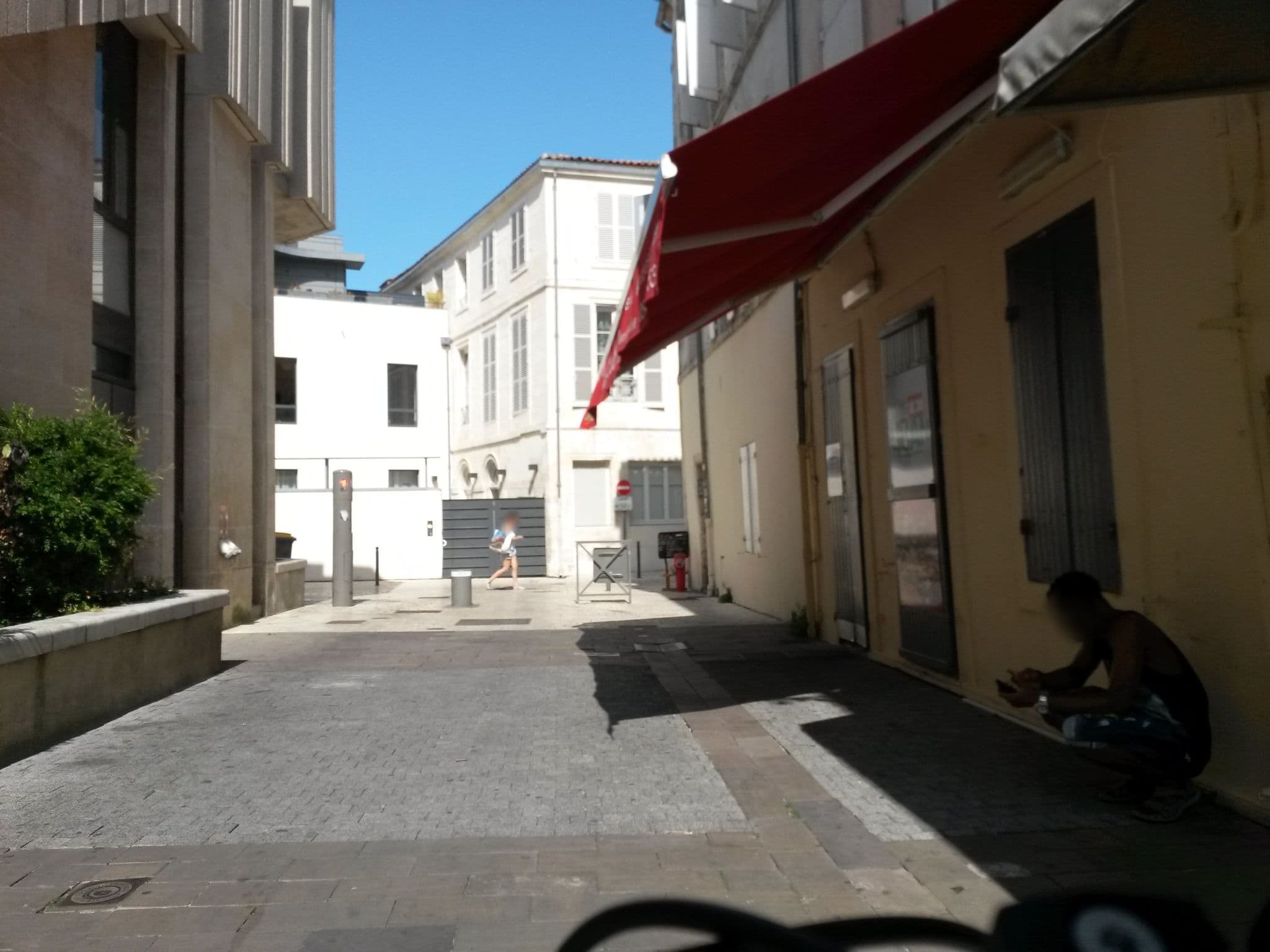 Street view near Hôtel Atlantic, La Rochelle — © rausk (CC BY-SA · Mapillary)