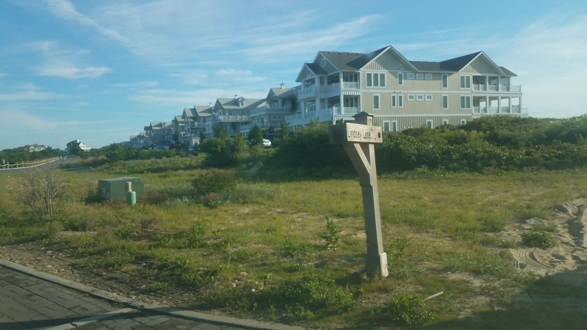 Street view near Sound to Sea Beach Club, Southern Shores — © jbthemilker (CC BY-SA · Mapillary)
