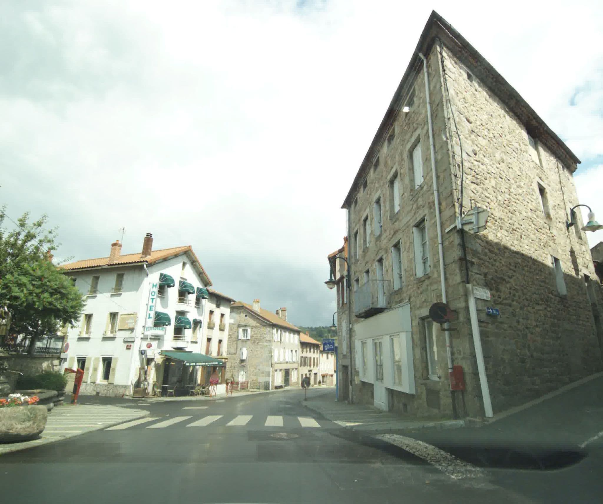 Street view near Les Tours Neuves, Saugues — © sogefi (CC BY-SA · Mapillary)