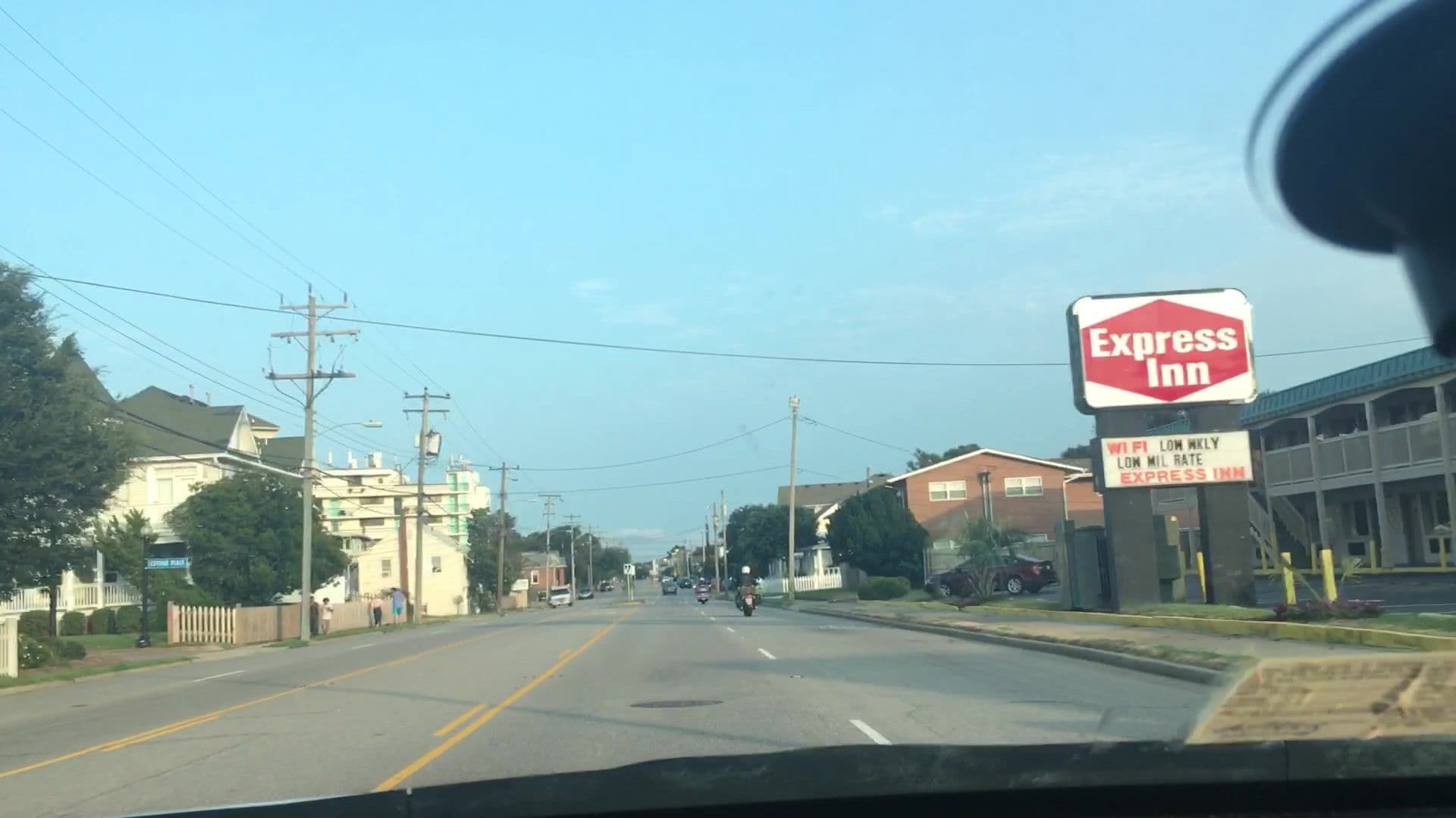 Street view near Knights Inn, Norfolk — © lvl5 (CC BY-SA · Mapillary)