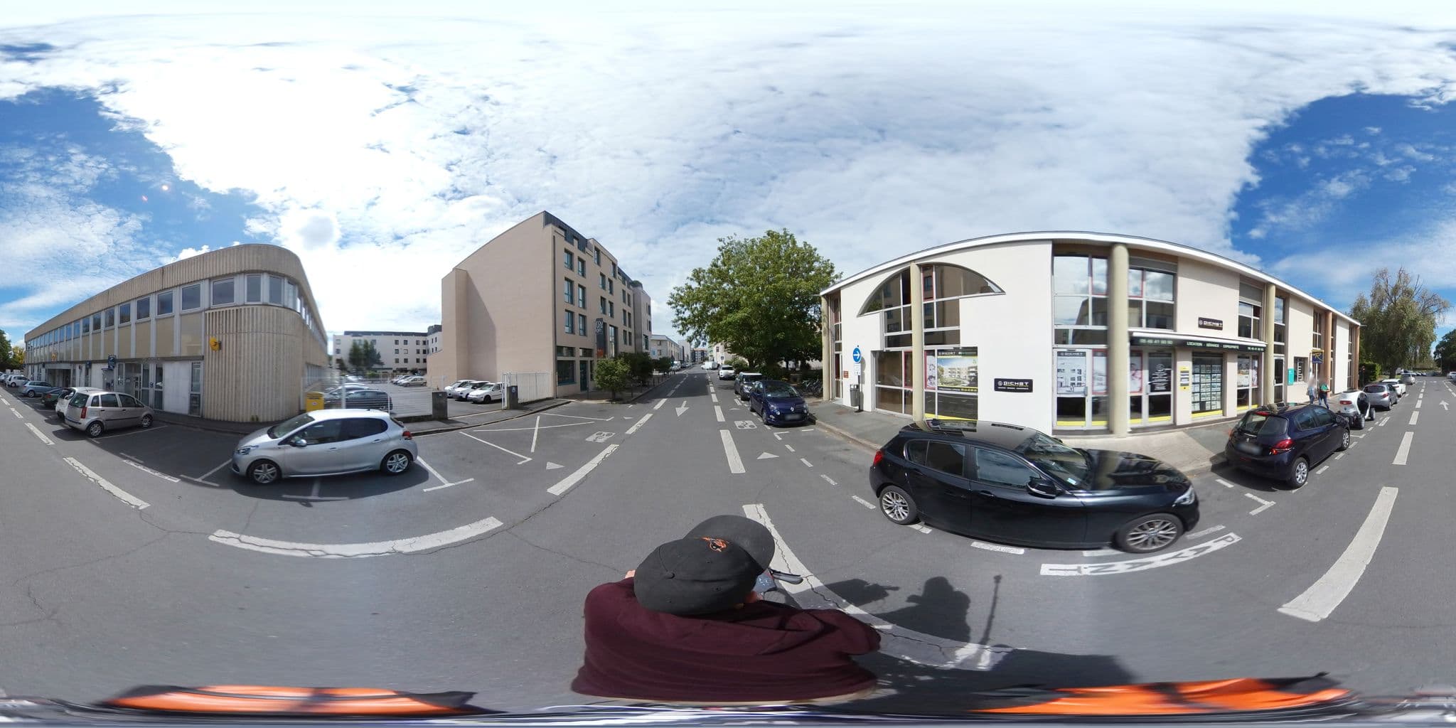 Street view near Masq Hôtel, La Rochelle — © ev1velodyssee (CC BY-SA · Mapillary)
