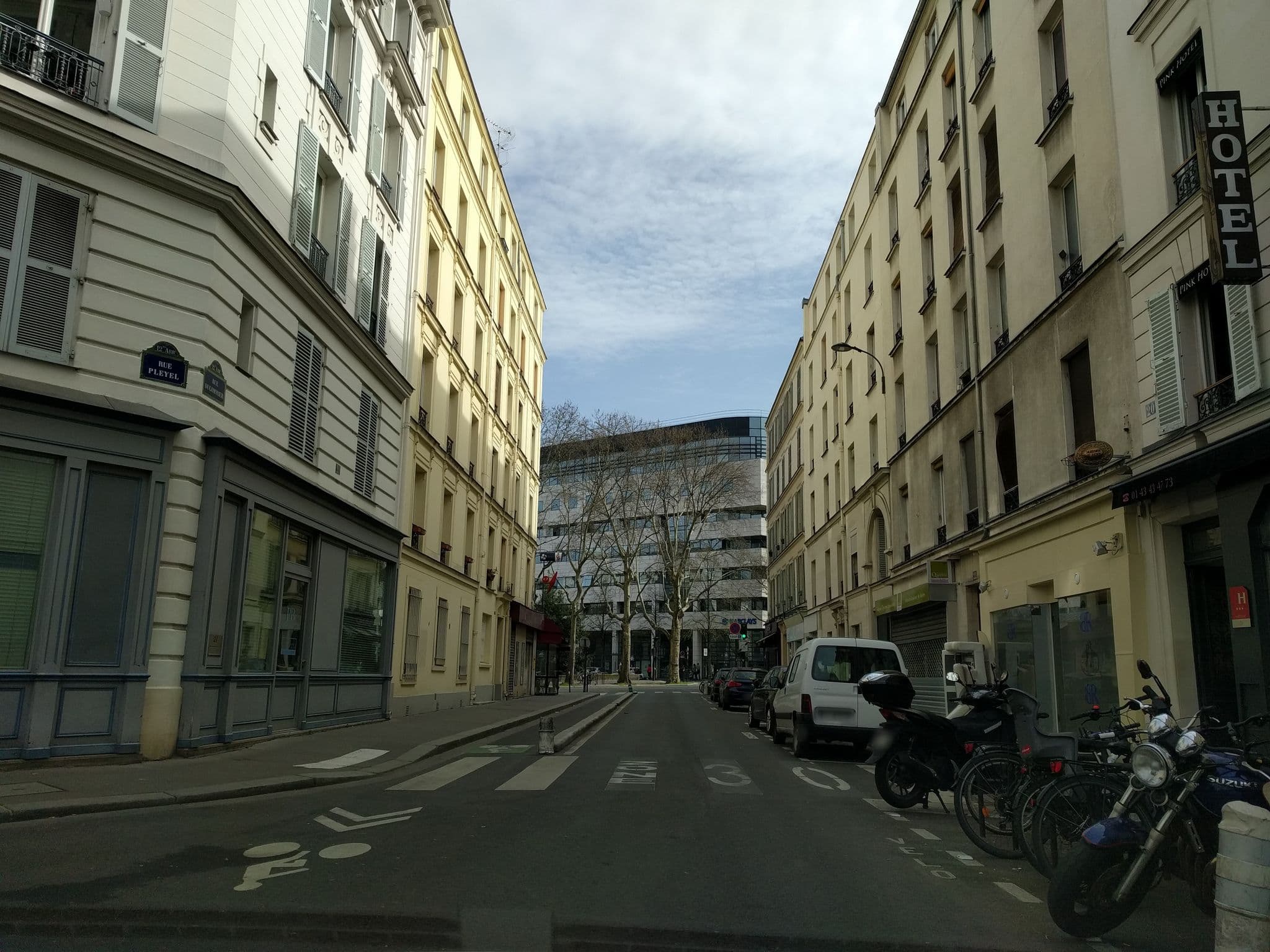 Street view near Pink Hotel, Paris 12 Reuilly — © mappy_sa (CC BY-SA · Mapillary)