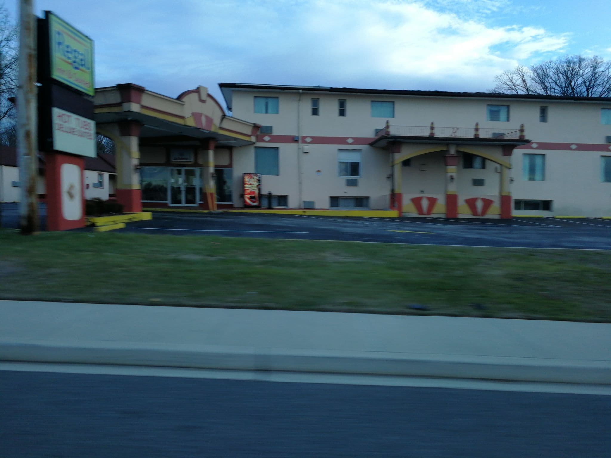 Street view near Rodeway Inn & Suites, Cedonia — © m86 (CC BY-SA · Mapillary)