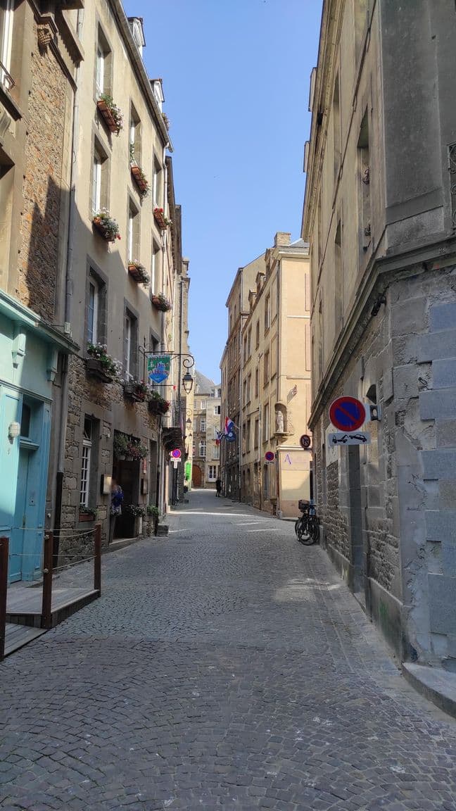 Street view near Hôtel des Abers, Saint-Malo — © yod4z (CC BY-SA · Mapillary)
