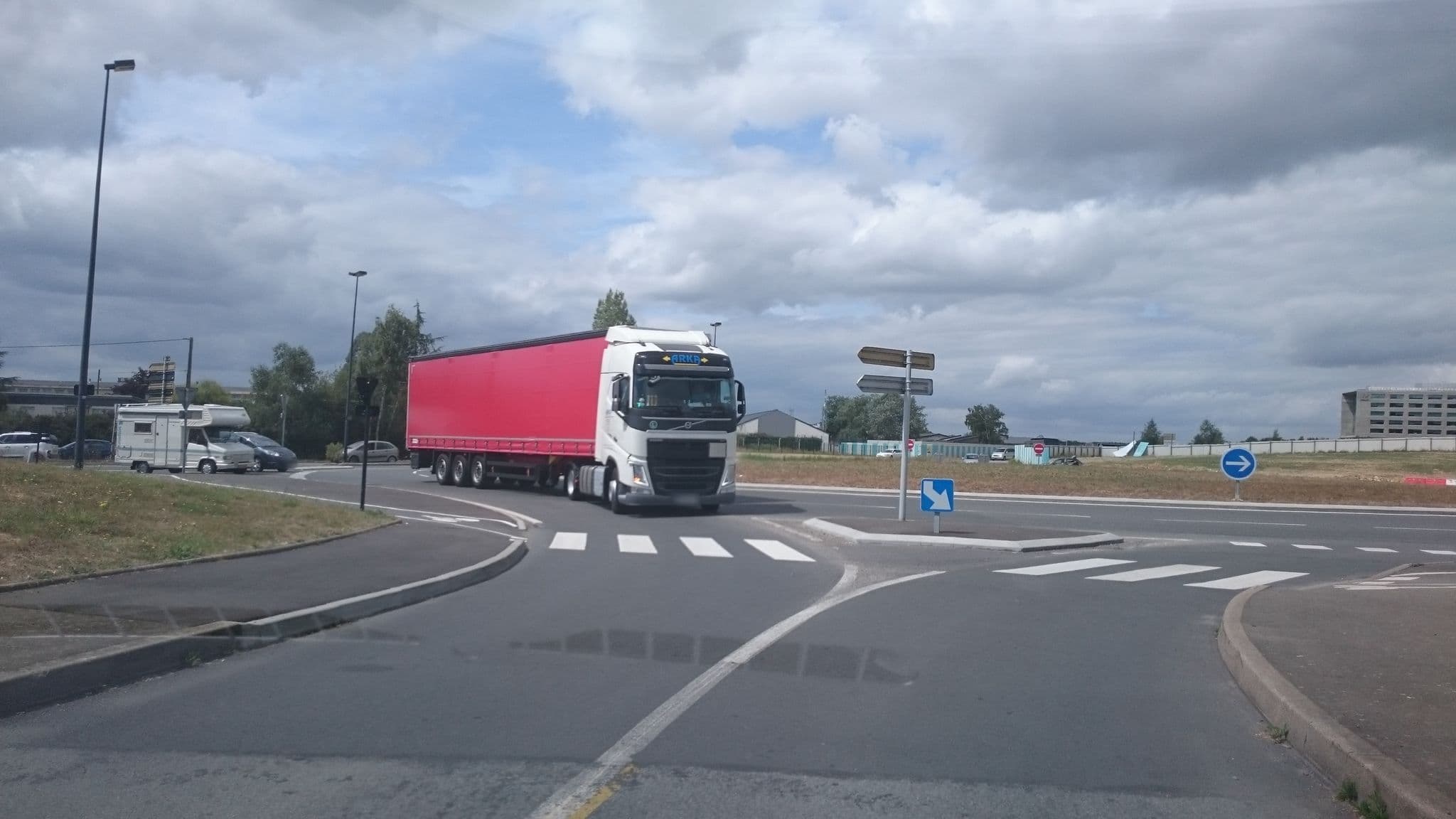 Street view near L'Ortega, Saint-Jacques-de-la-Lande — © legrandblond (CC BY-SA · Mapillary)