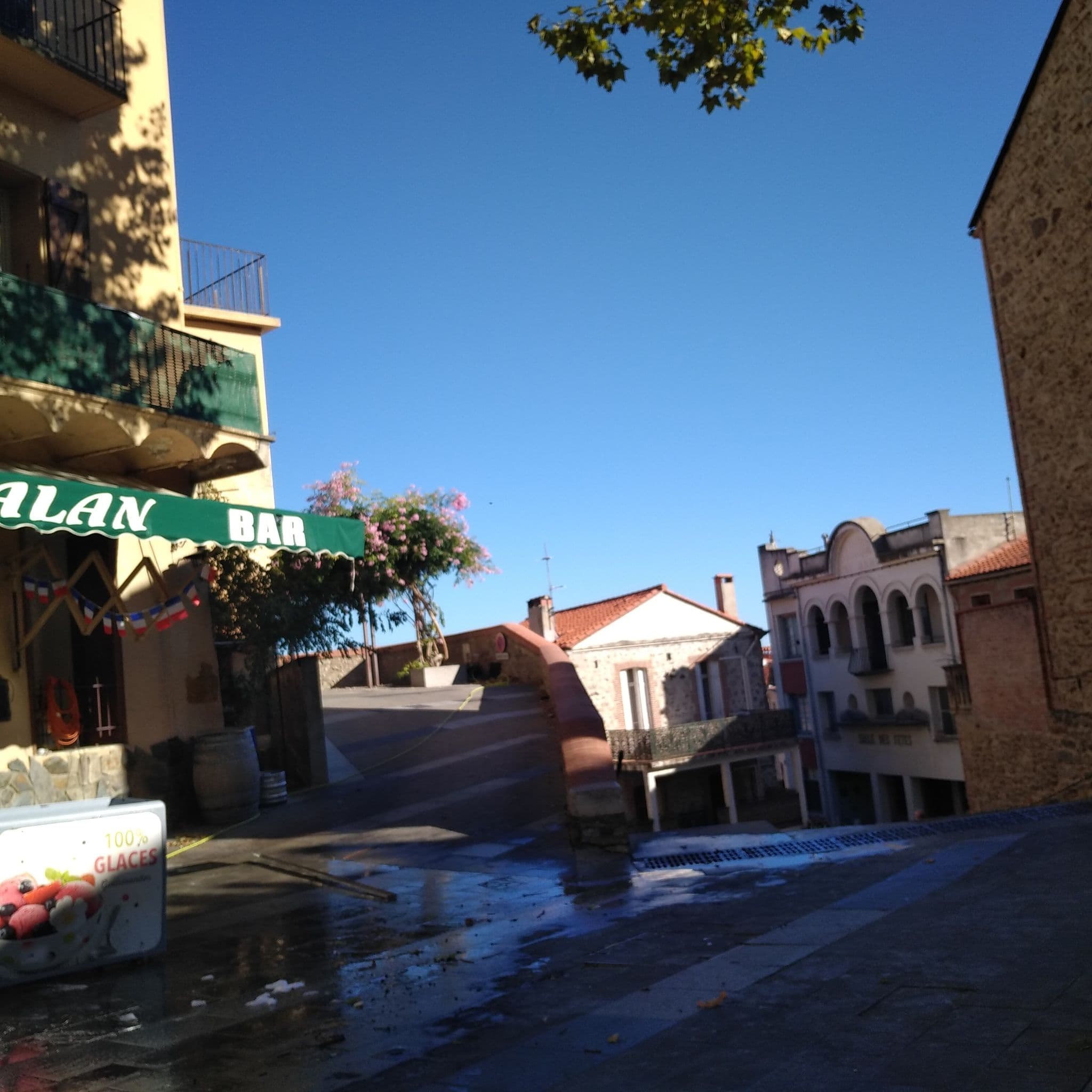 Street view near Le Catalan, Laroque-des-Albères — © lenaic (CC BY-SA · Mapillary)