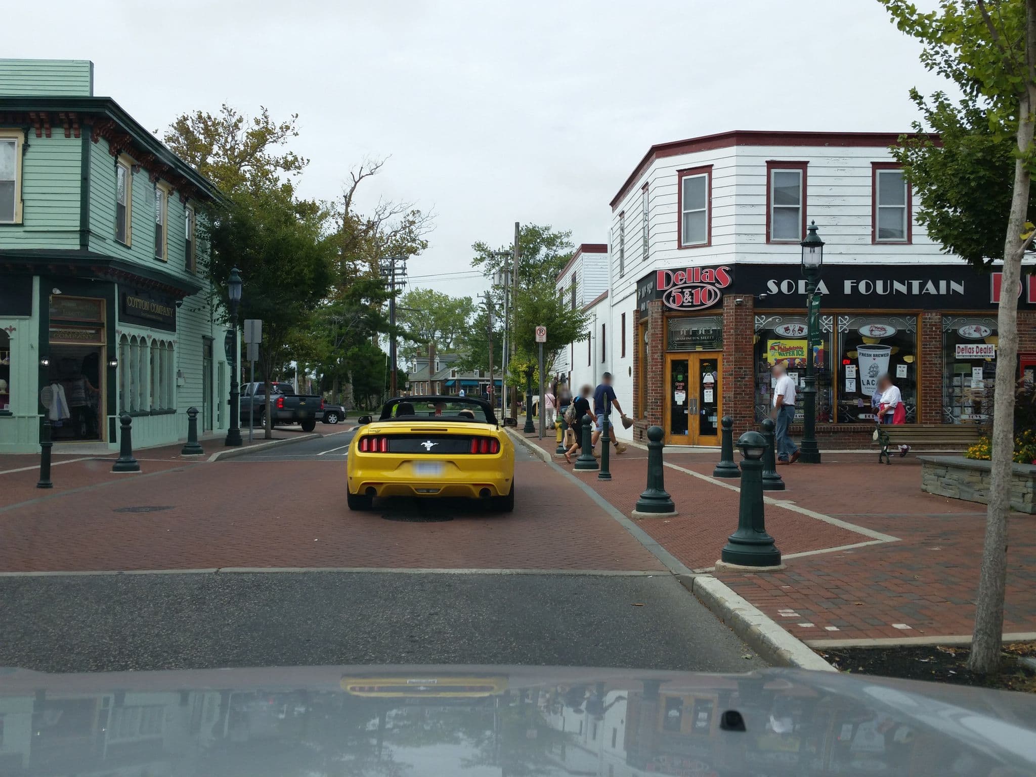 Street view near Cape May Gurney Street Houses, Cape May — © dgearhart (CC BY-SA · Mapillary)