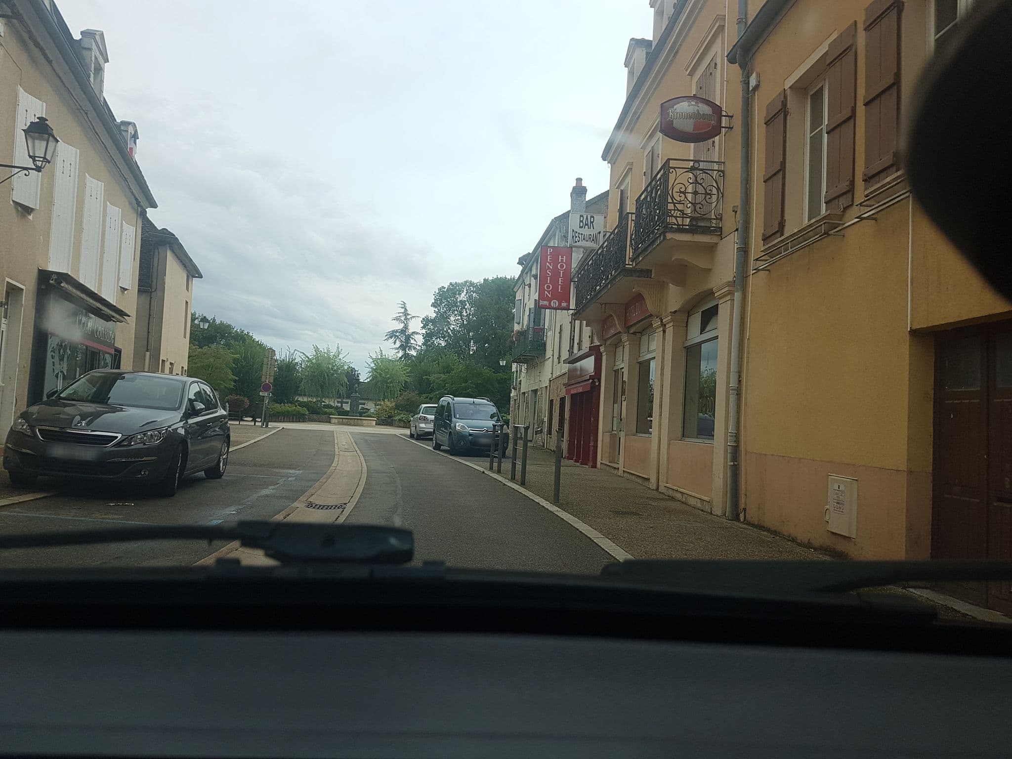 Street view near Restaurant du Nord, Fontaines — © globeur (CC BY-SA · Mapillary)