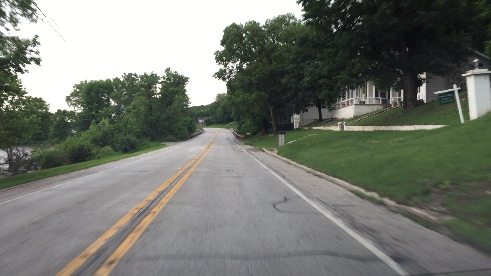 Street view near Country Pleasures Lodge, Nauvoo — © lvl5 (CC BY-SA · Mapillary)