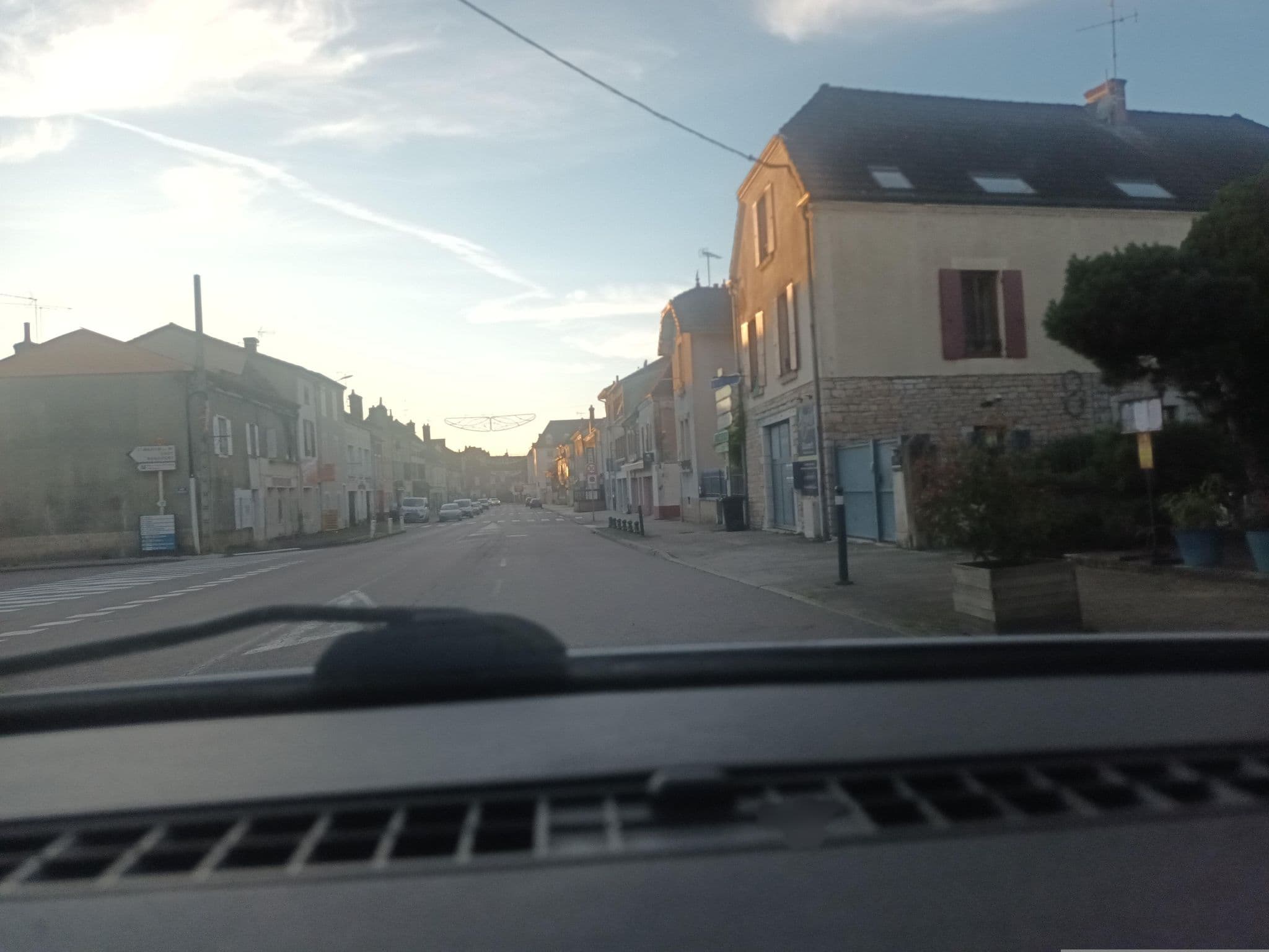 Street view near La Poularde, Louhans — © xingewen (CC BY-SA · Mapillary)