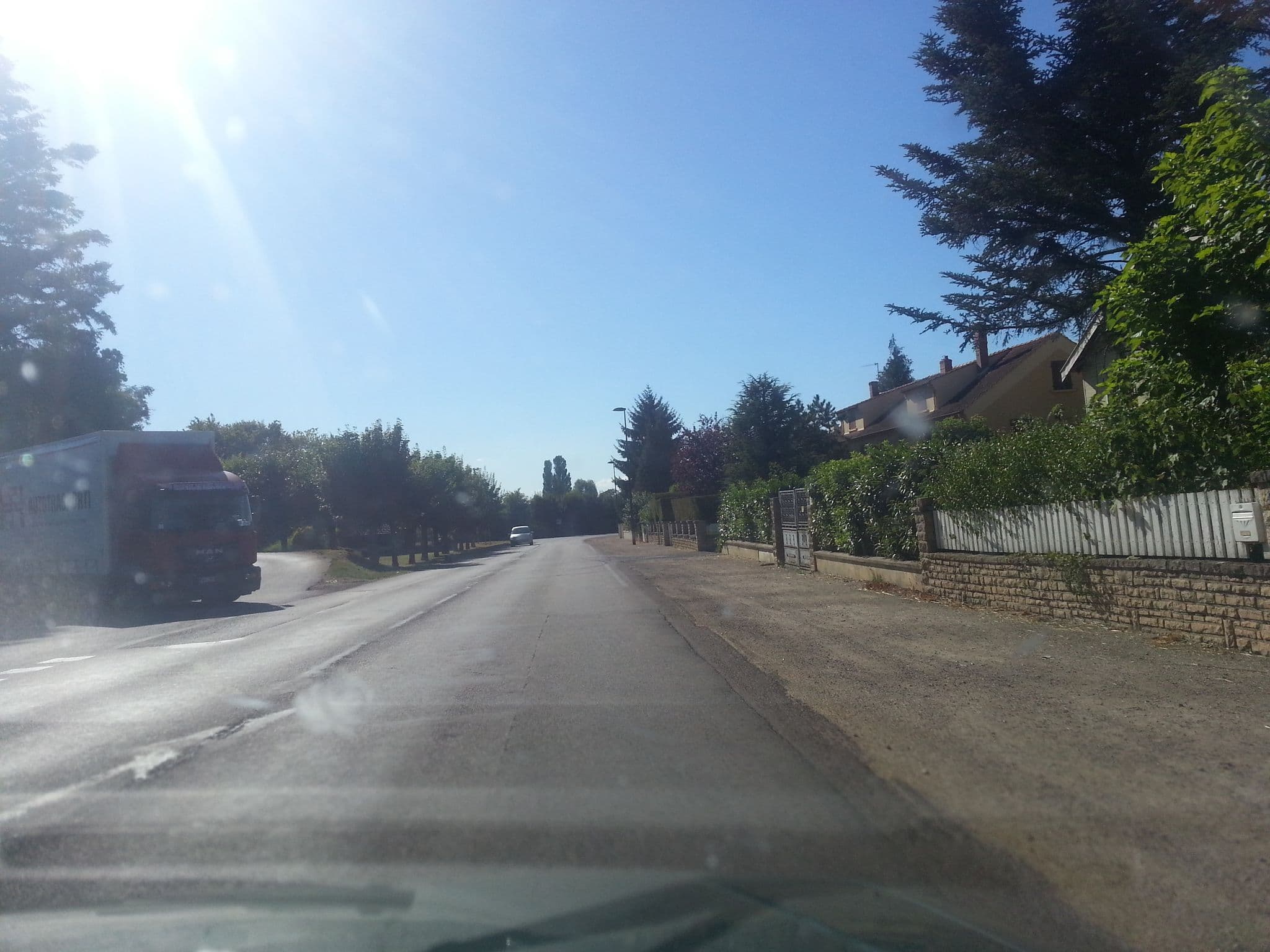 Street view near Hostellerie Bourguignonne, Verdun-sur-le-Doubs — © zerpou (CC BY-SA · Mapillary)