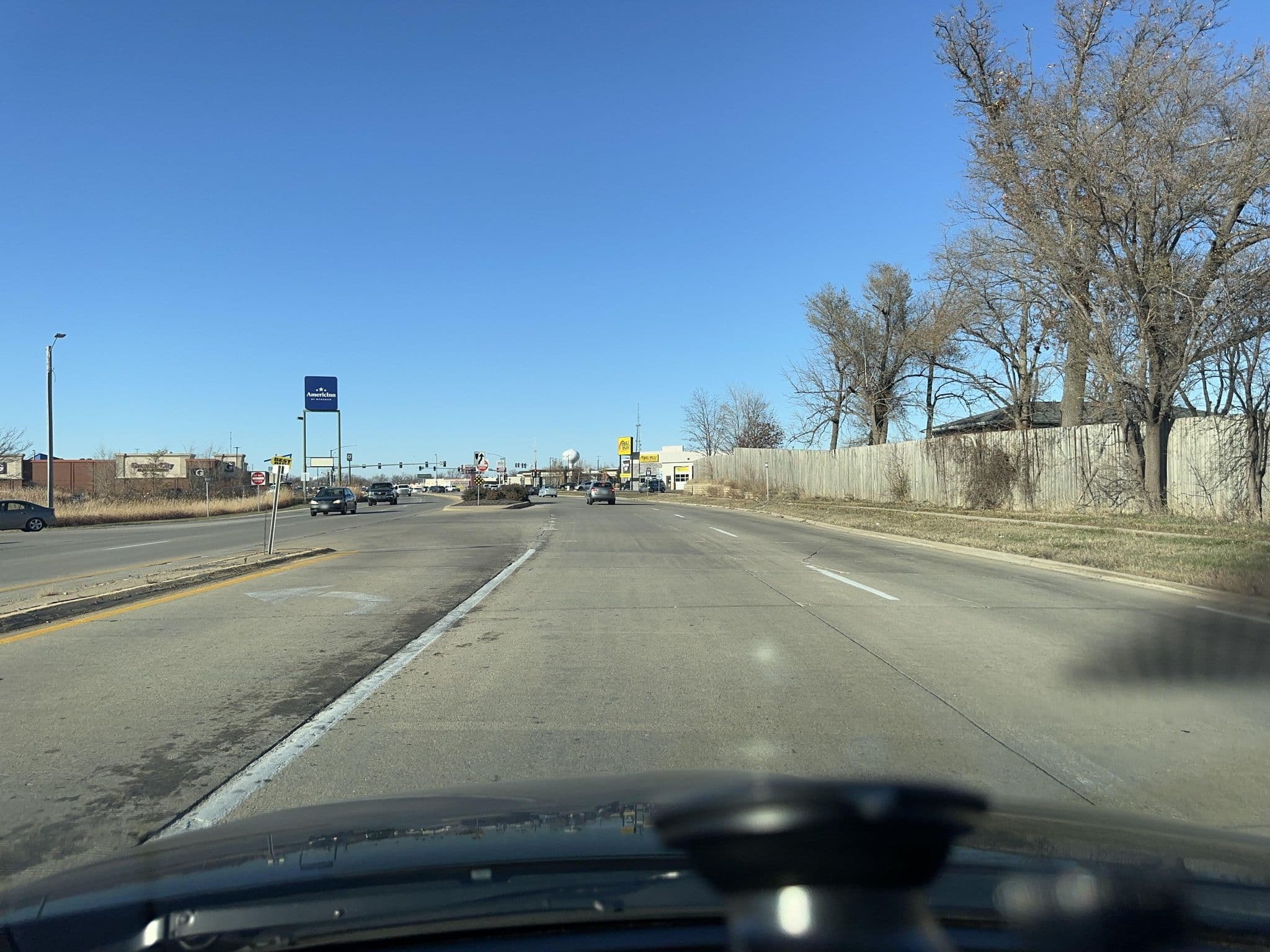 Street view near red roof inn, Marion — © quickness805 (CC BY-SA · Mapillary)