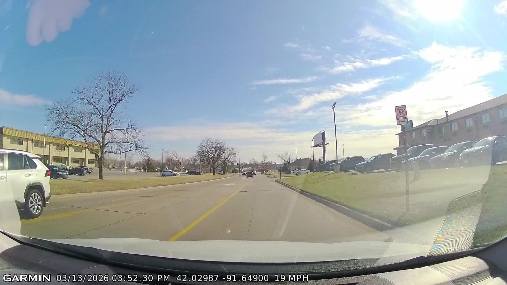 Street view near Comfort Inn, Cedar Rapids — © FeetAndInches (CC BY-SA · Mapillary)