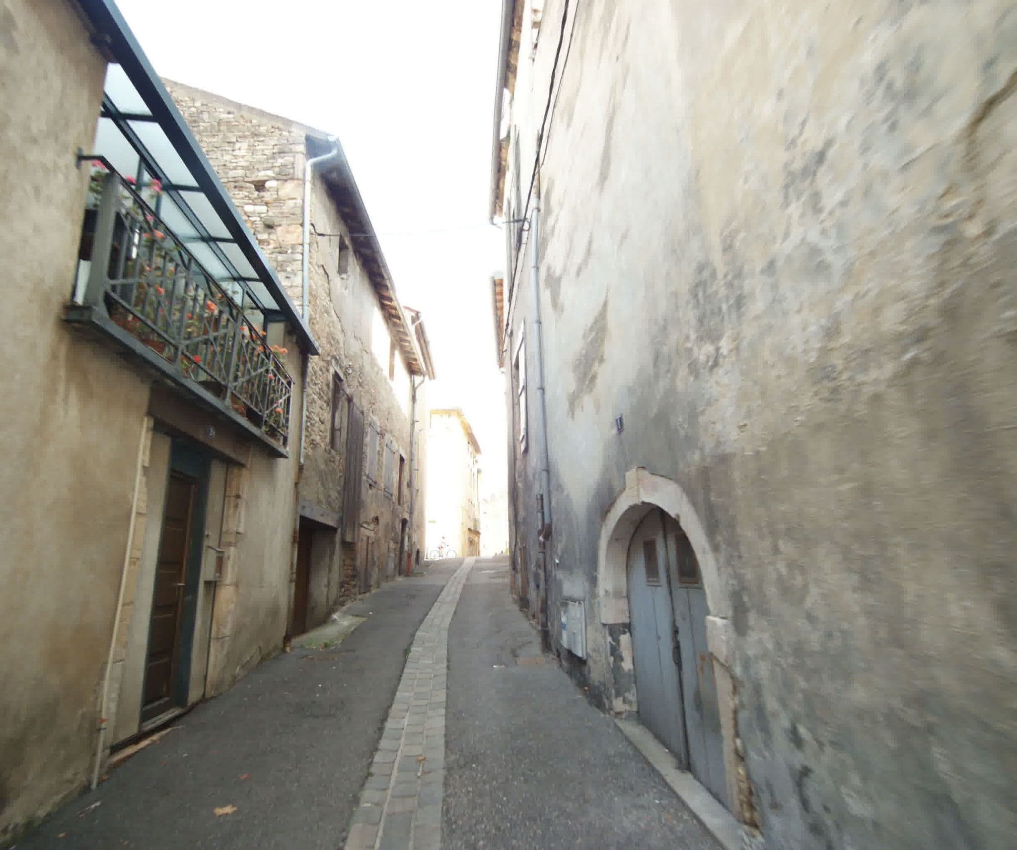 Street view near Hôtel-Restaurant de la Paix, Tournus — © sogefi (CC BY-SA · Mapillary)