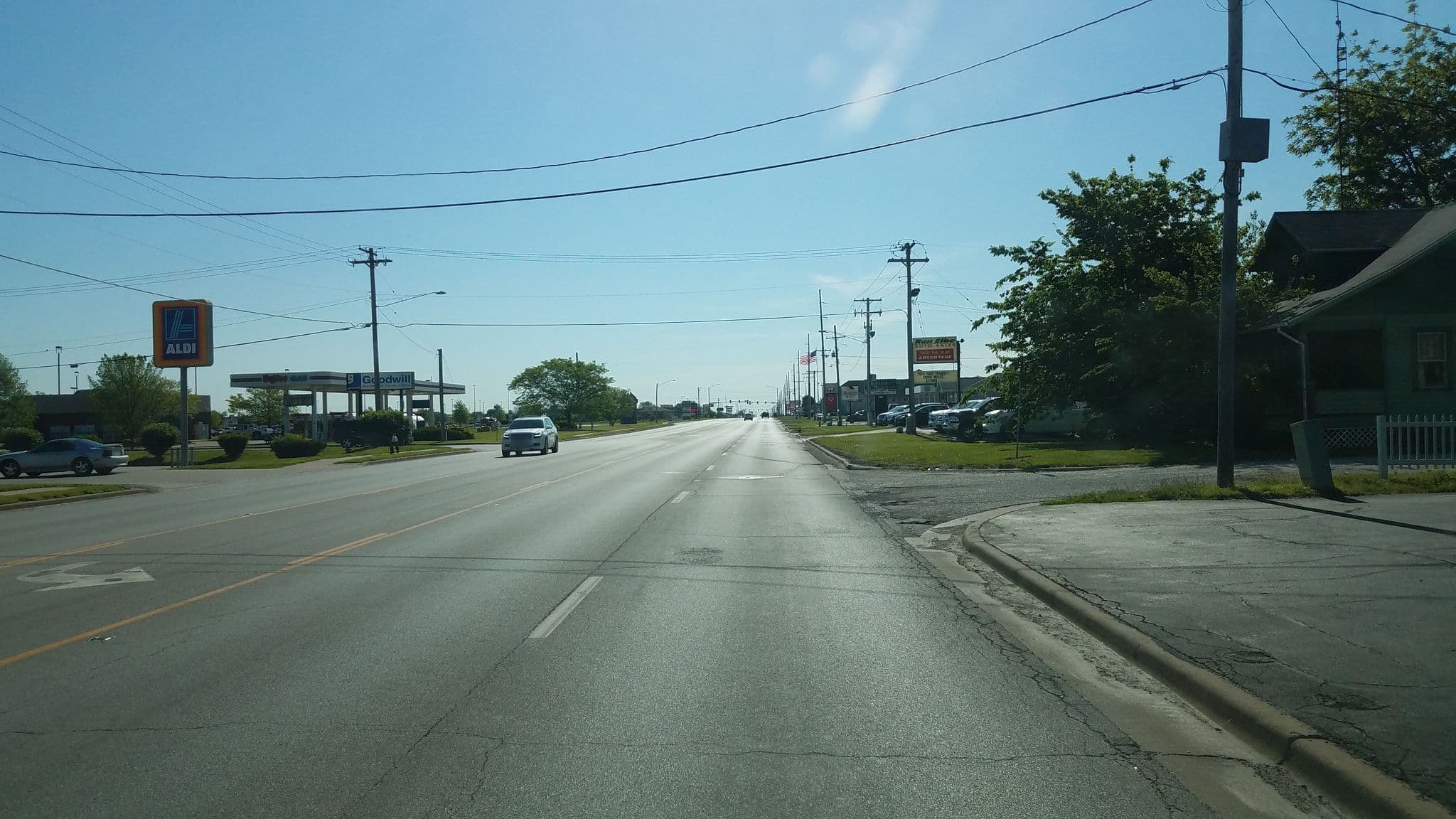 Street view near Star Motel, Macomb — © jbthemilker (CC BY-SA · Mapillary)