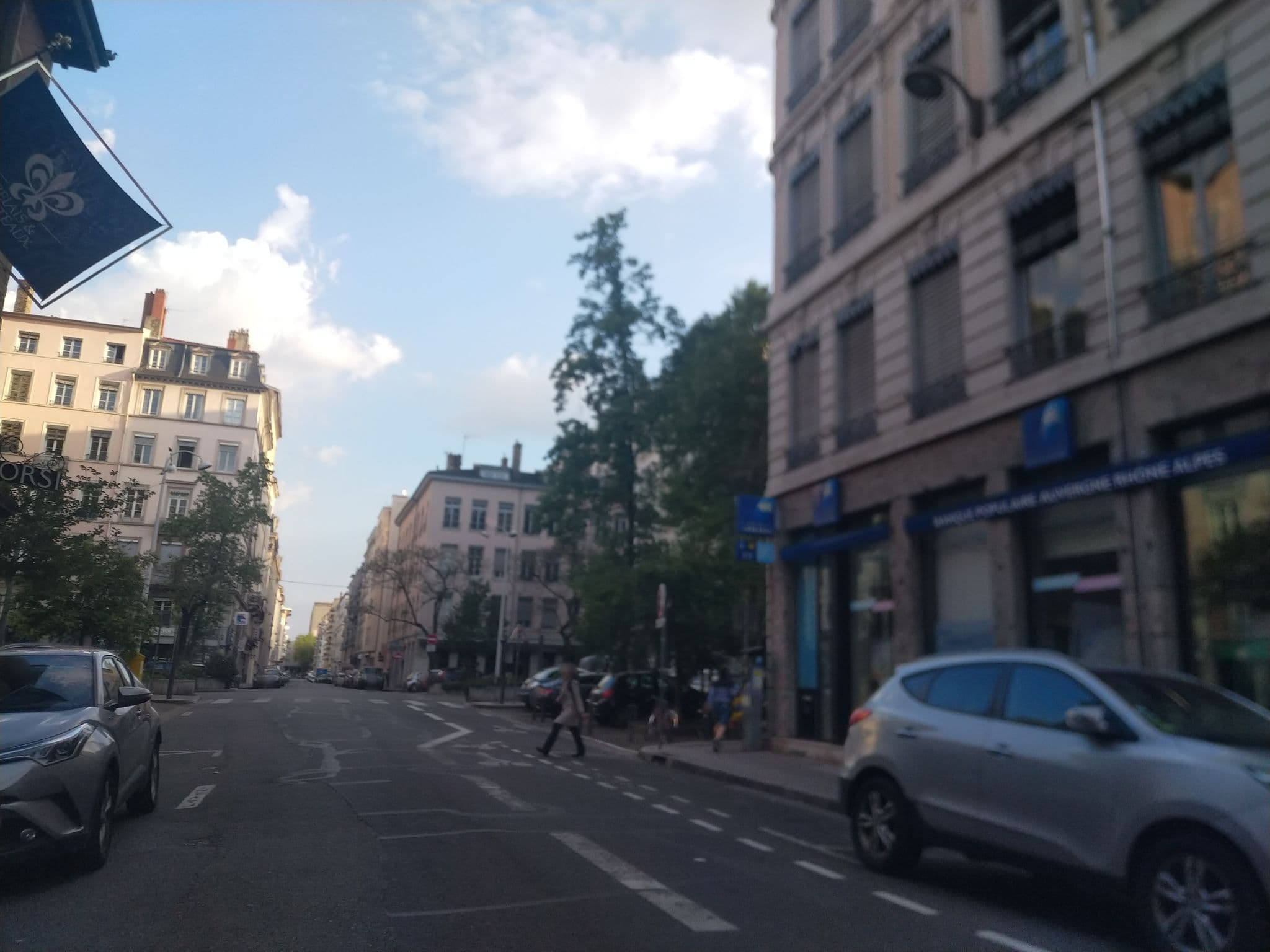 Street view near Hôtel Orsi, Lyon 06 — © chivos (CC BY-SA · Mapillary)