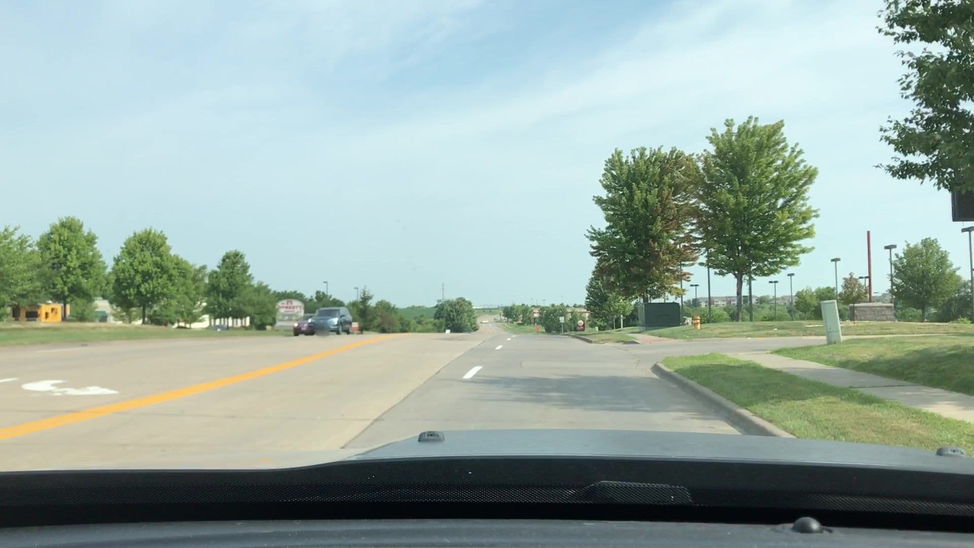 Street view near Ridgeview Inn, Bettendorf — © lvl5 (CC BY-SA · Mapillary)