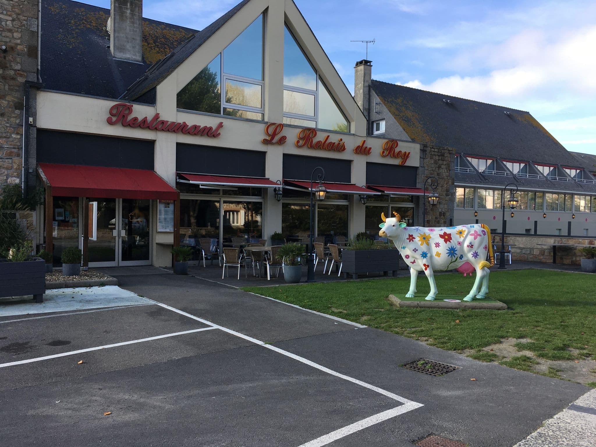 Street view near Le Relais du Roy, Roz-sur-Couesnon — © southglos (CC BY-SA · Mapillary)
