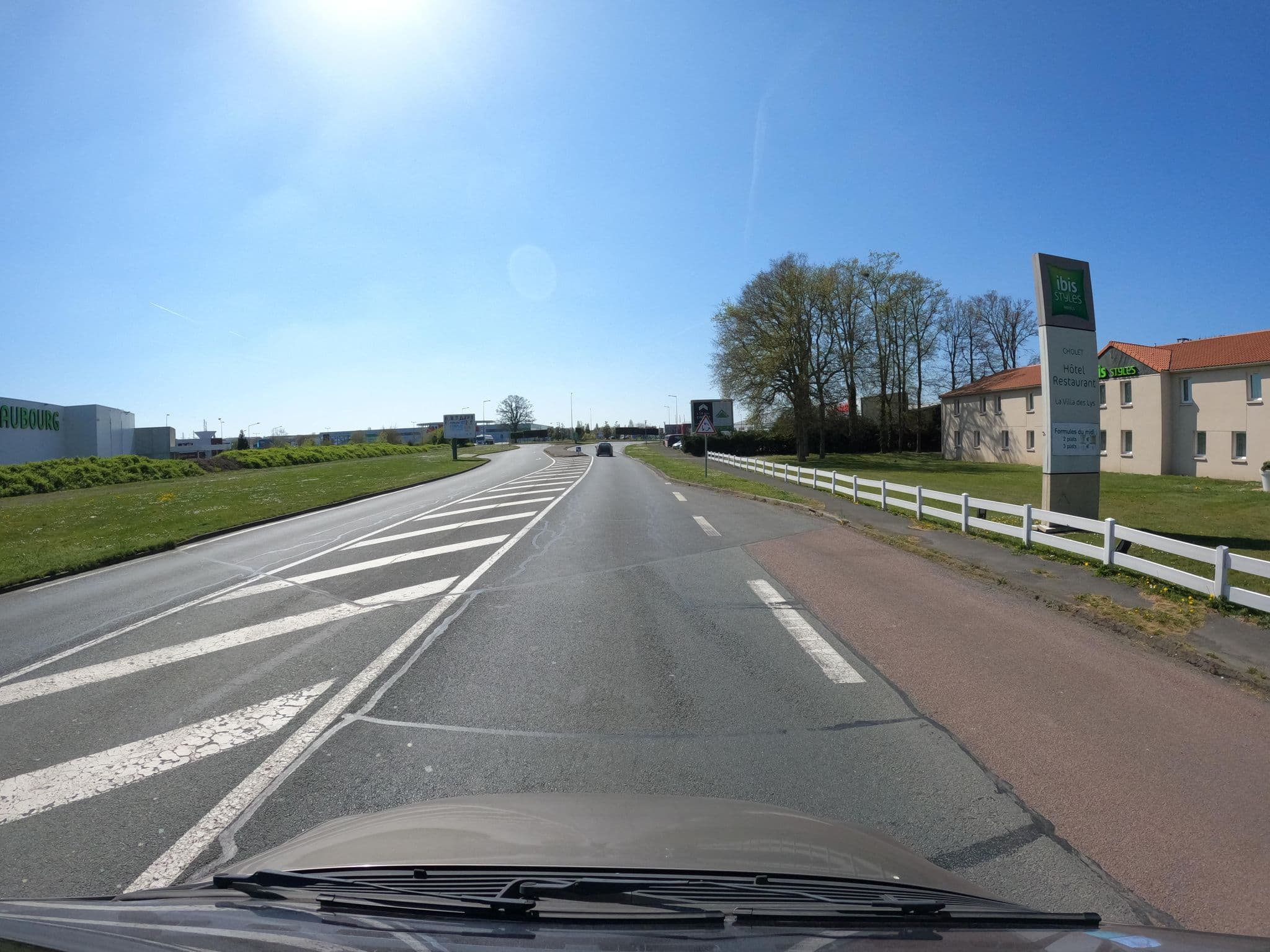 Street view near Ibis Styles, Cholet — © stephanep (CC BY-SA · Mapillary)