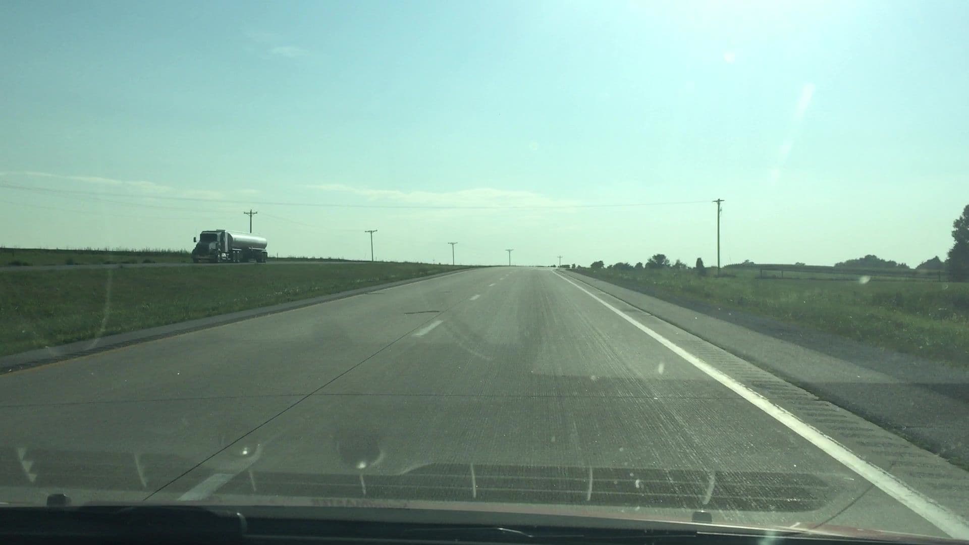 Street view near Spring Valley Bible Camp, Muscatine — © lvl5 (CC BY-SA · Mapillary)