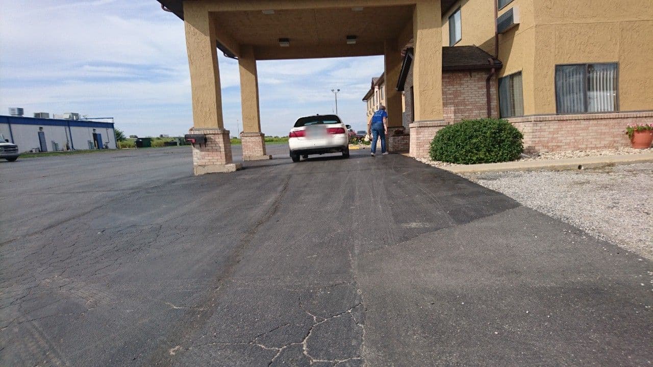 Street view near Wyndham Hotels & Resorts, Dwight — © voschix (CC BY-SA · Mapillary)