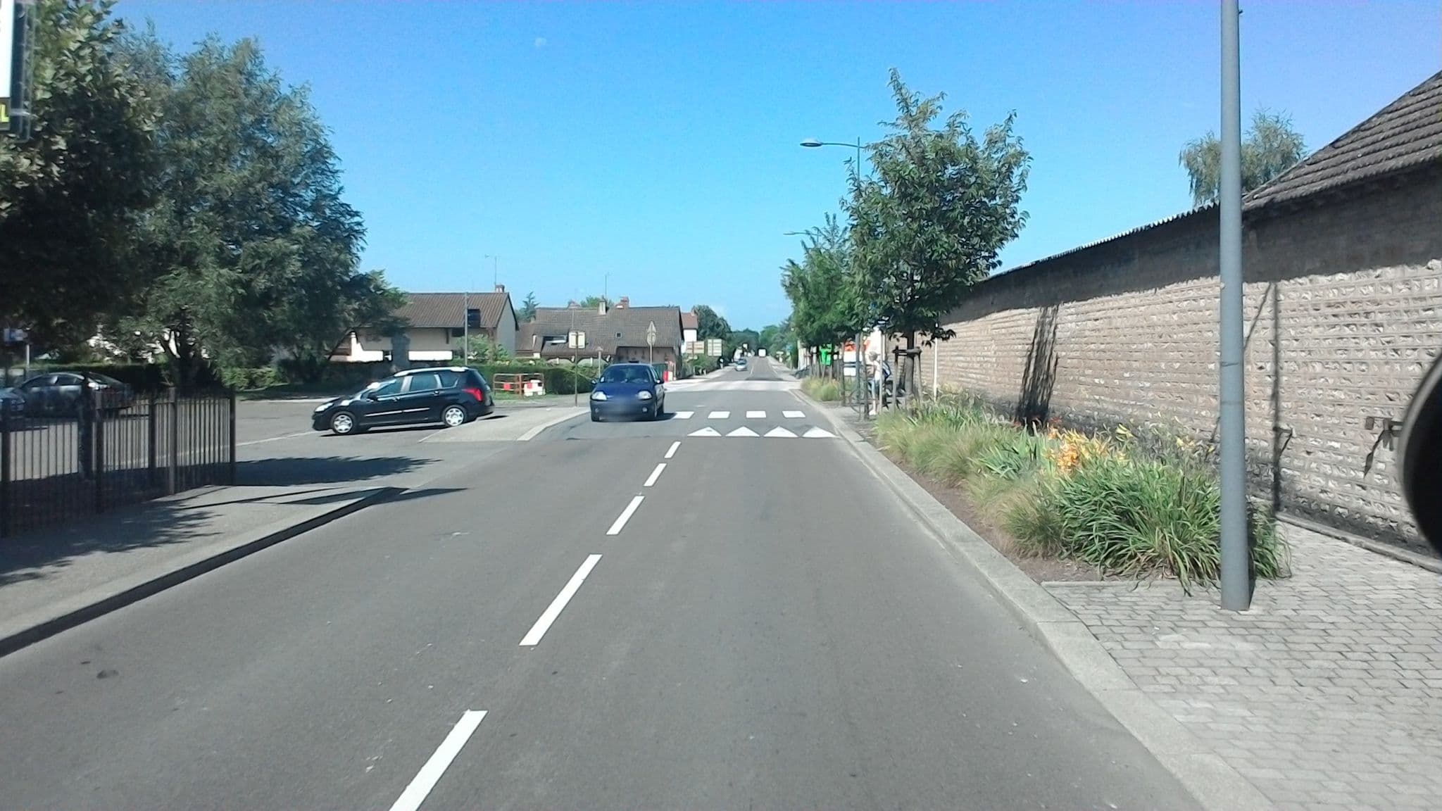 Street view near L'Hostellerie Bressane, Cuisery — © mprins (CC BY-SA · Mapillary)