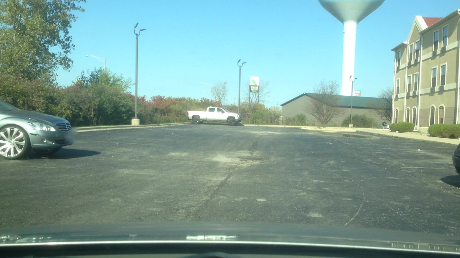 Street view near Holiday Inn Express Monee, Monee — © lvl5 (CC BY-SA · Mapillary)