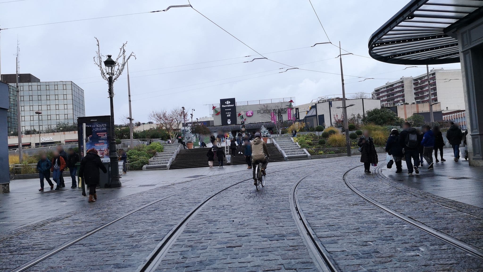 Street view near L'Archange, Orléans — © u4y0u (CC BY-SA · Mapillary)