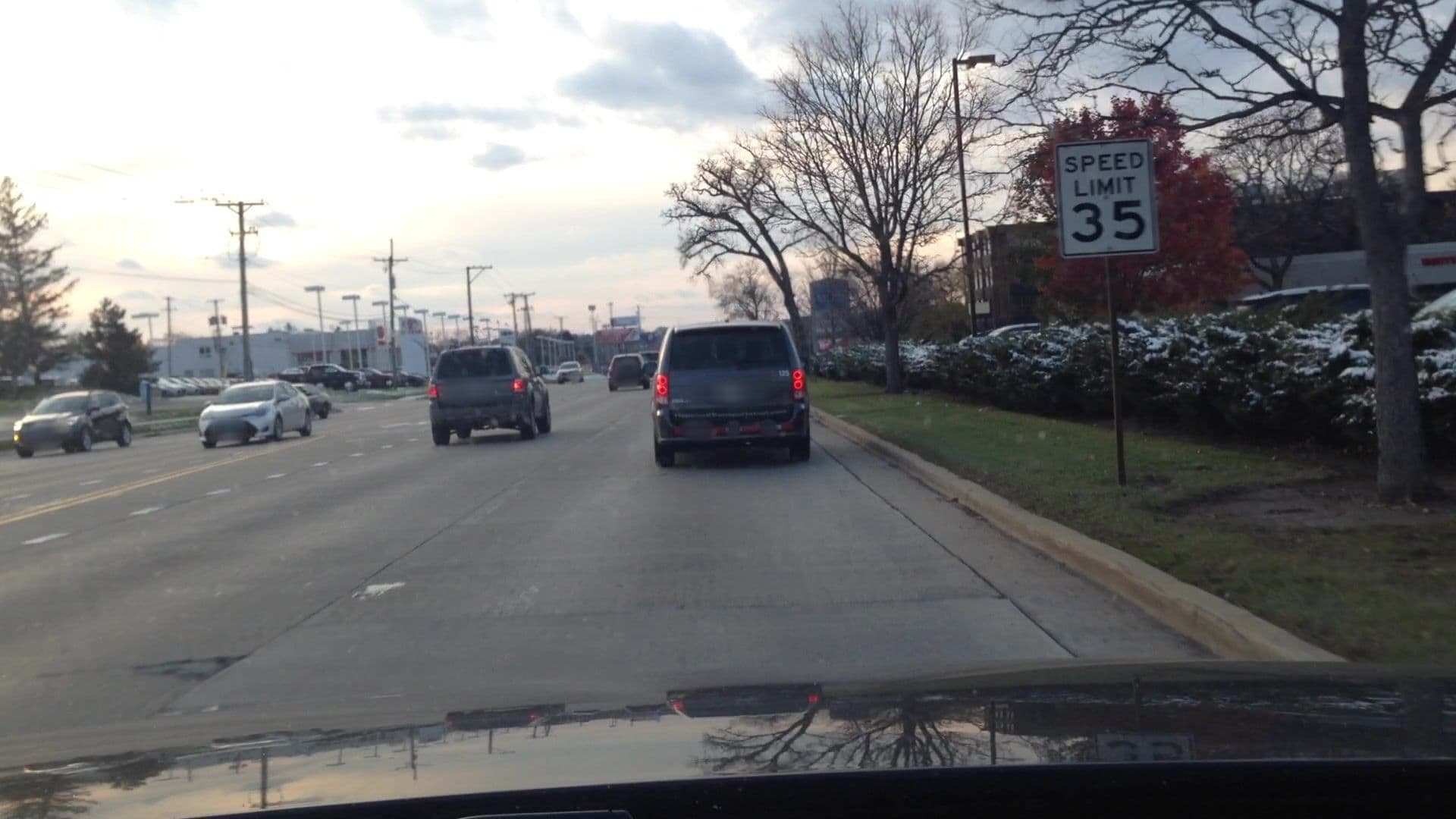 Street view near Crowne Plaza Glen Ellyn - Lombard, Lombard — © lvl5 (CC BY-SA · Mapillary)