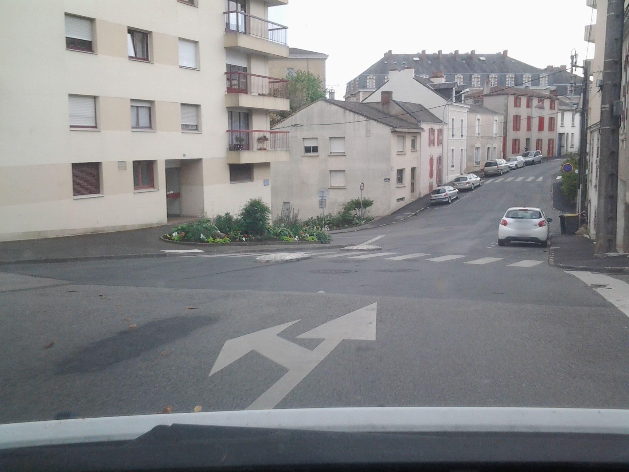 Street view near Hôtel de la Vendée, La Roche-sur-Yon — © aile85 (CC BY-SA · Mapillary)