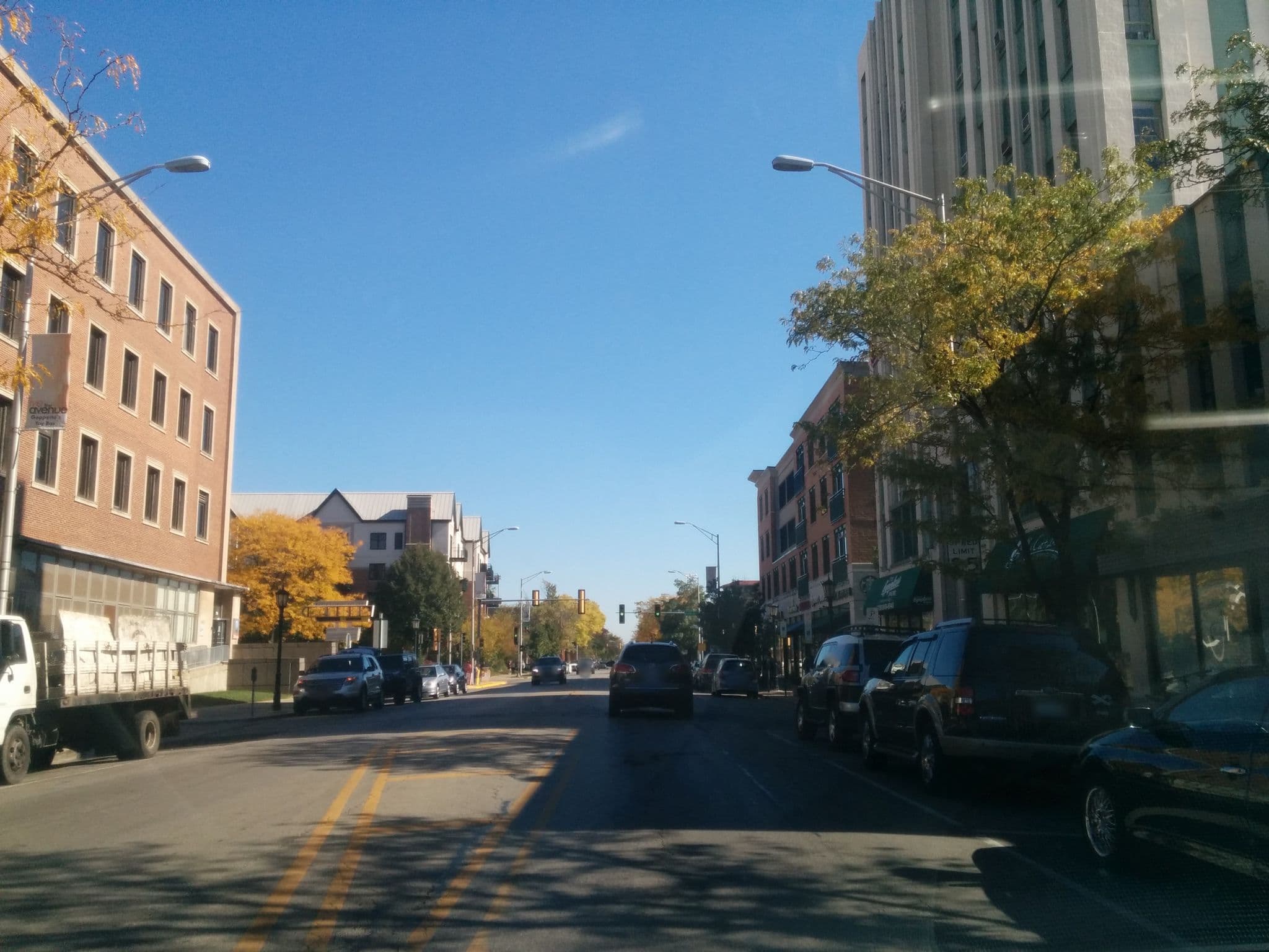 Street view near Hotel Blox, Oak Park — © garret (CC BY-SA · Mapillary)